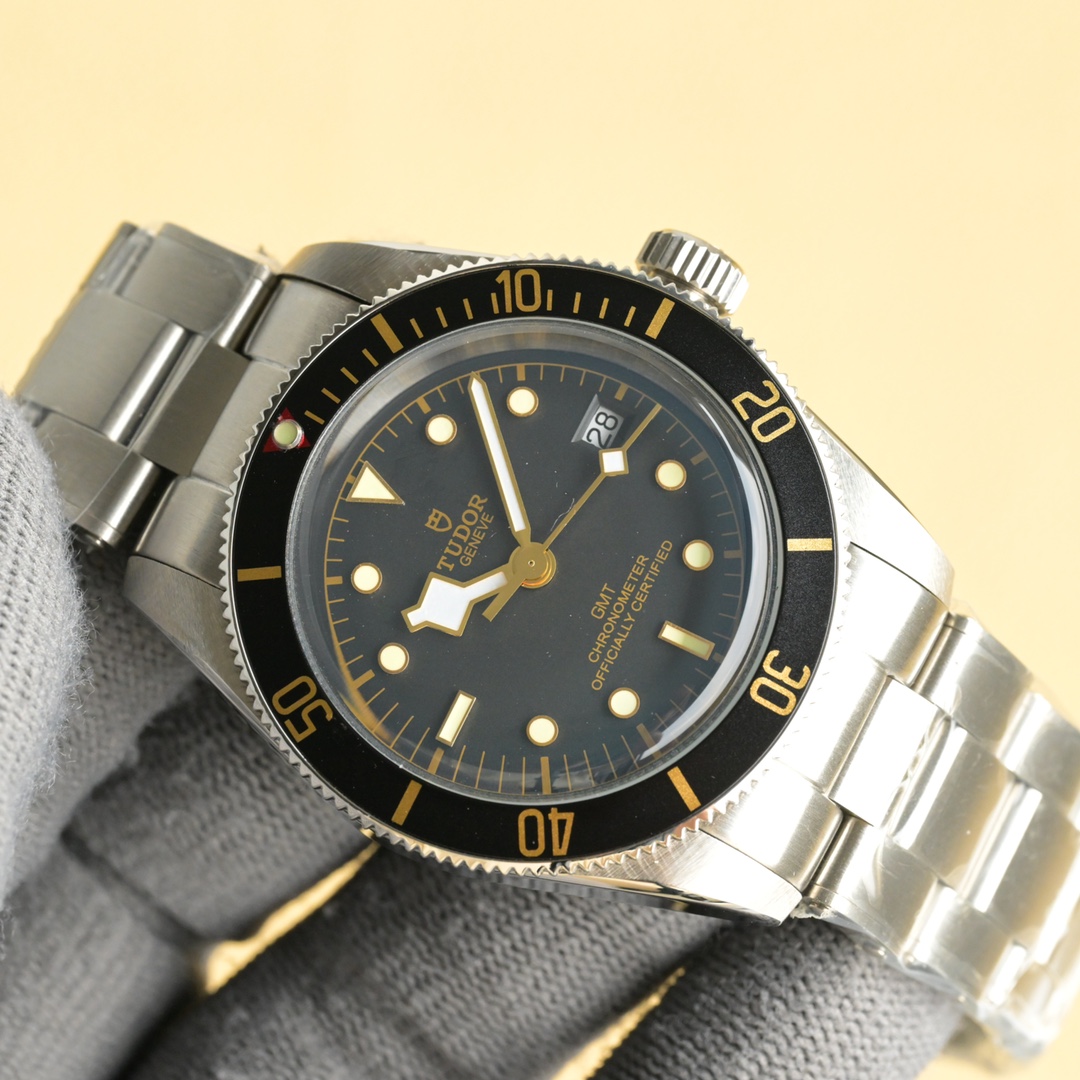 “White Gold Tudor Bay Watch: New Monochrome Design and Swiss 2824 Core Upgrade” - 图片 5