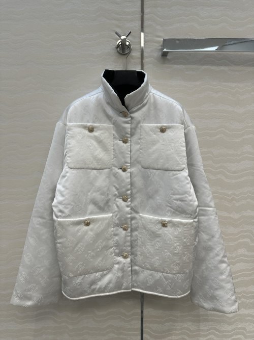 Chanel 25A White Quilted Cotton Jacket - Elegant, Comfortable, and Warm 1 Chanel 25A White Quilted Cotton Jacket - Elegant, Comfortable, and Warm