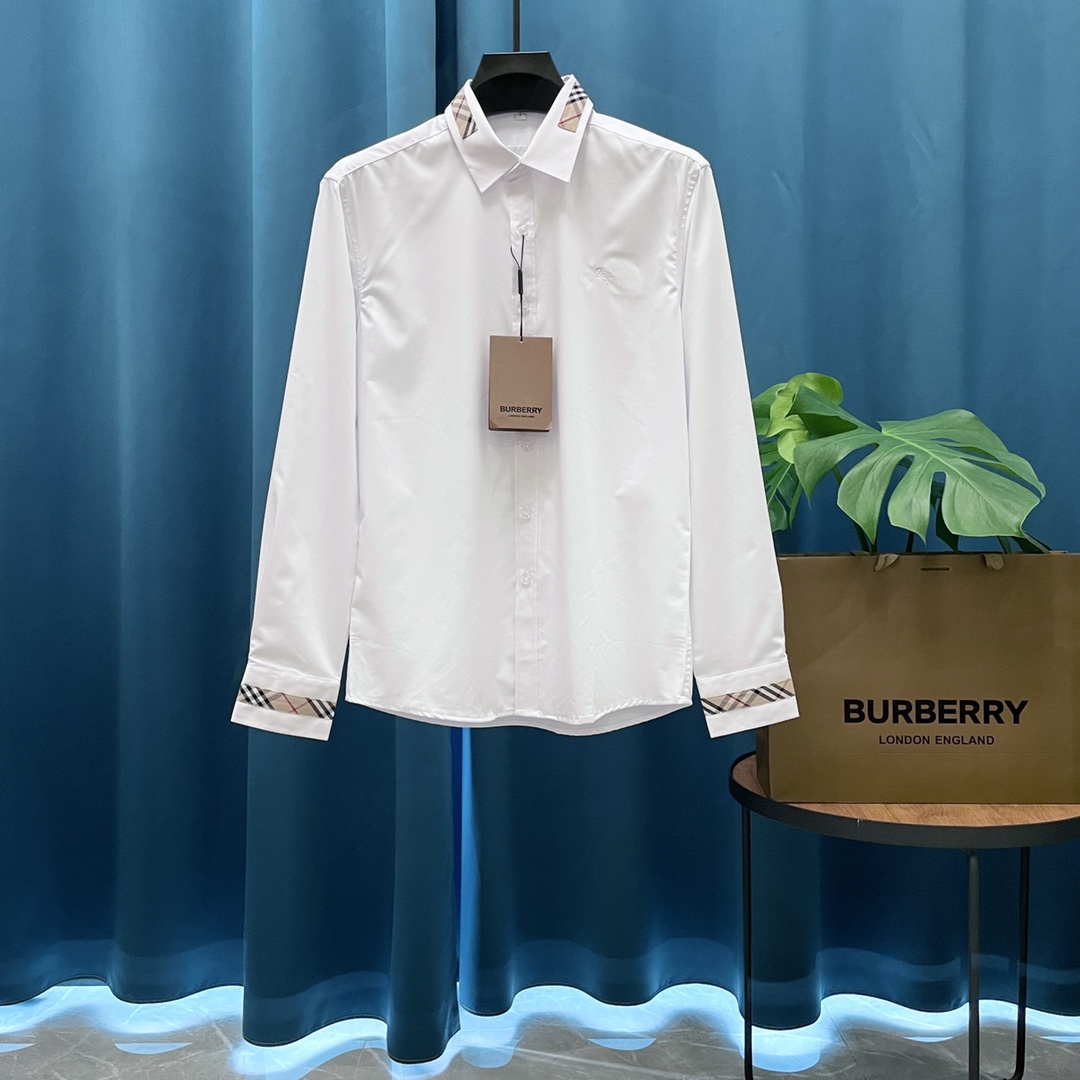 Burberry➡️Camisa Burberry de manga larga. El patrón de la camisa está ajustado con la versión original. La tela está he…
