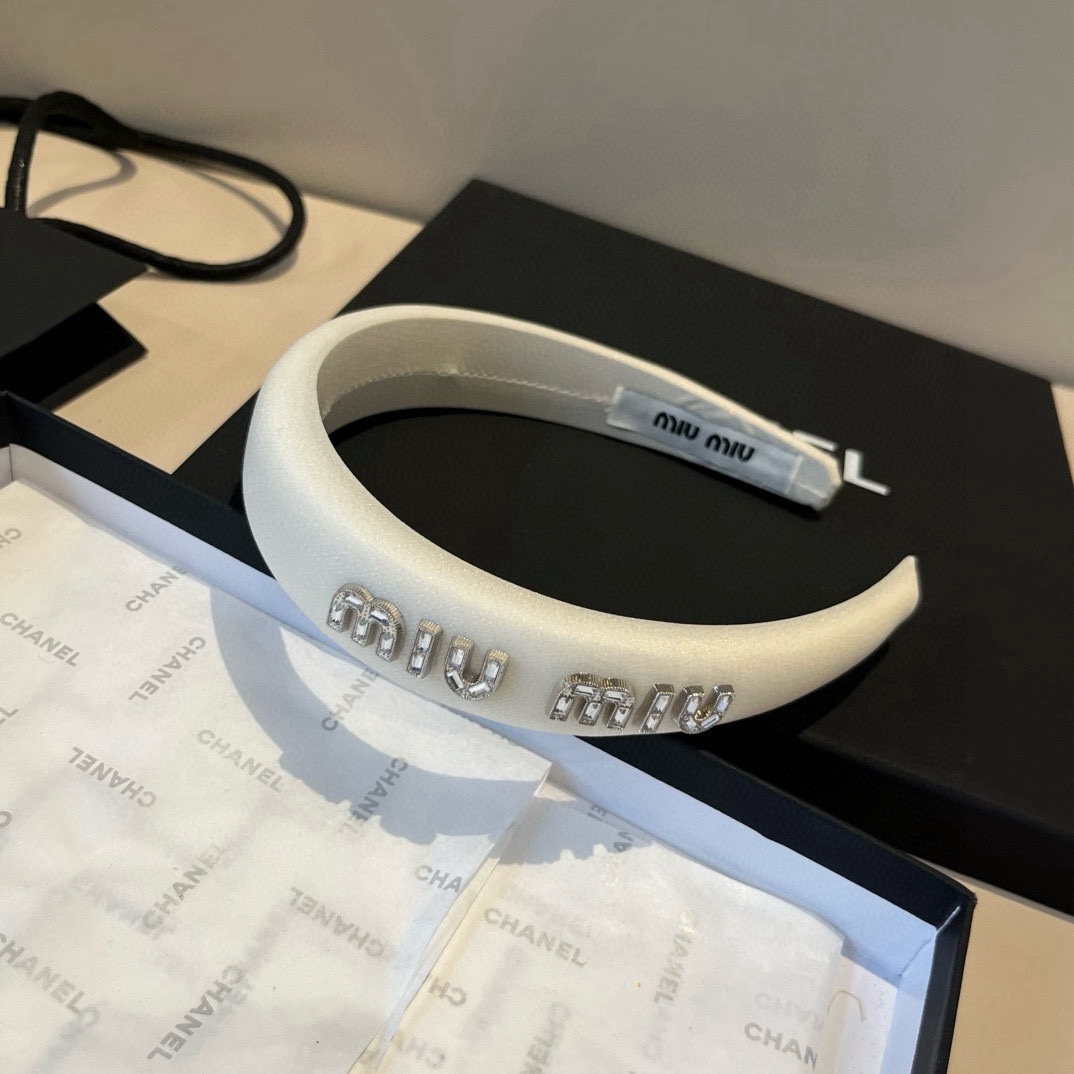 🆕

miumiu缪缪新款发箍