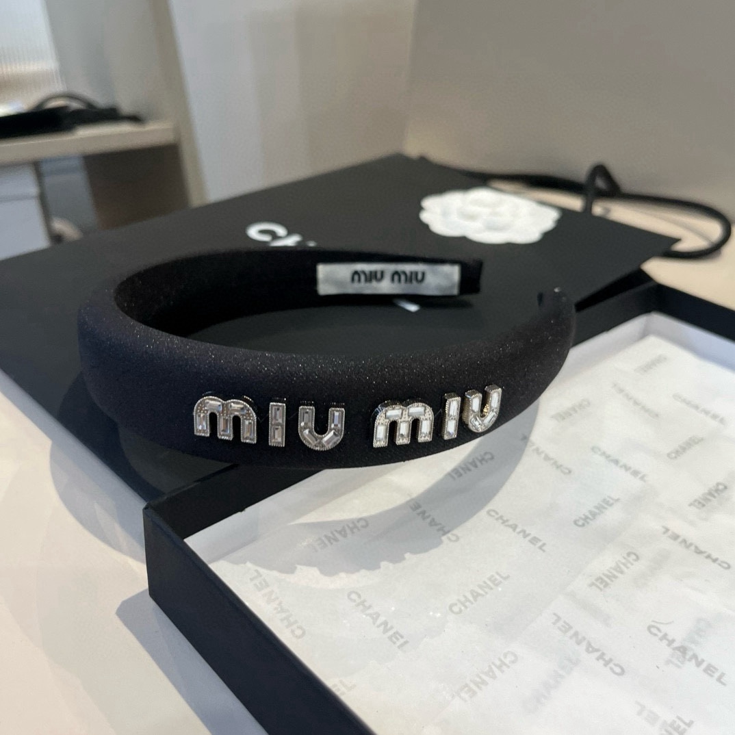 🆕

miumiu缪缪新款发箍