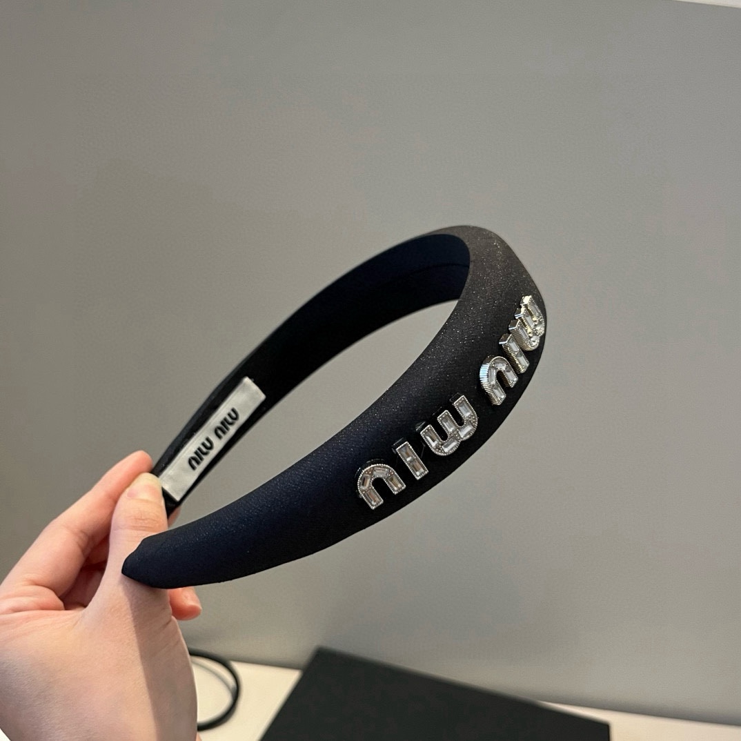 🆕

miumiu缪缪新款发箍