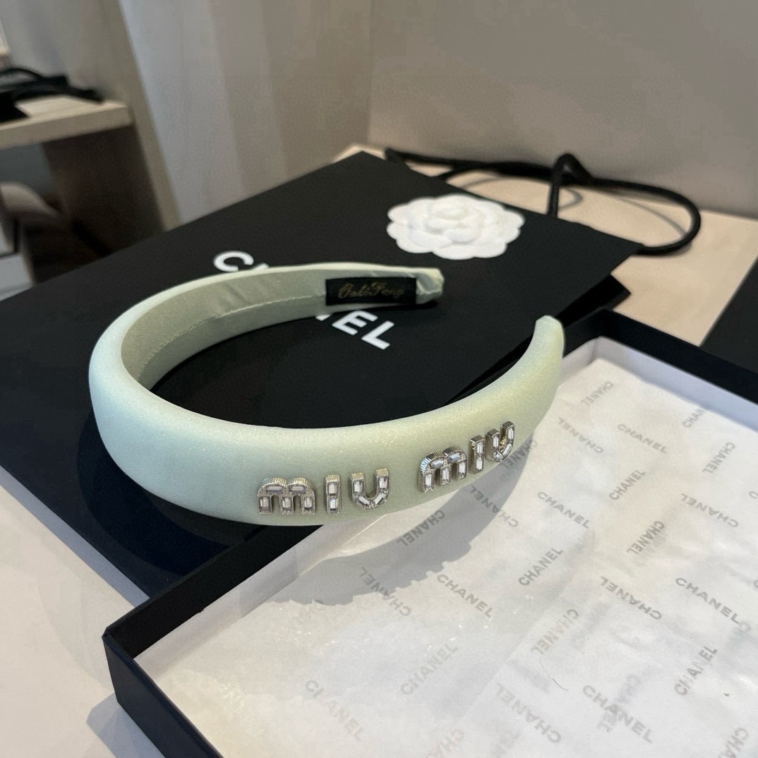 🆕

miumiu缪缪新款发箍