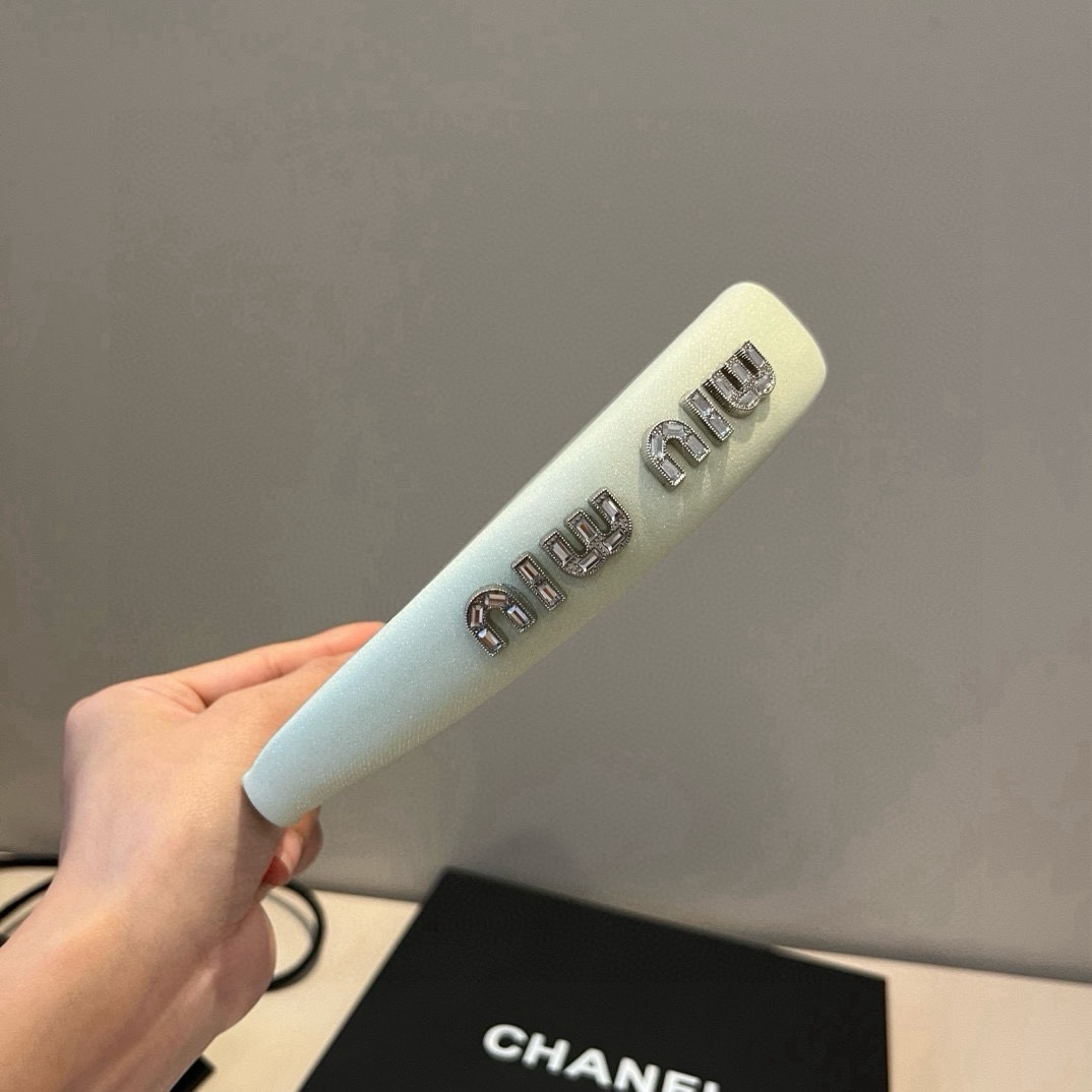🆕

miumiu缪缪新款发箍