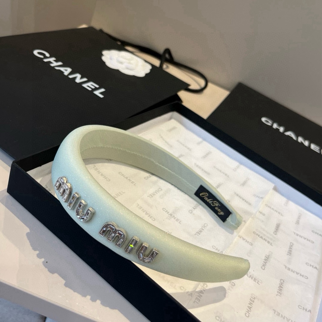 🆕

miumiu缪缪新款发箍