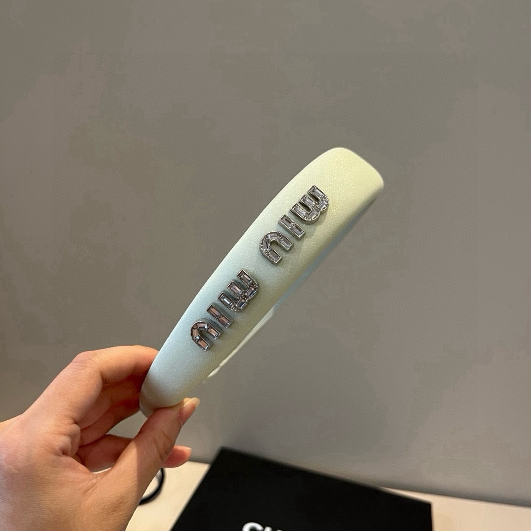 🆕

miumiu缪缪新款发箍