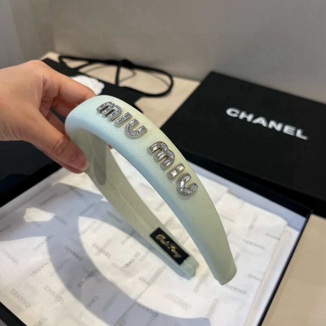 🆕

miumiu缪缪新款发箍