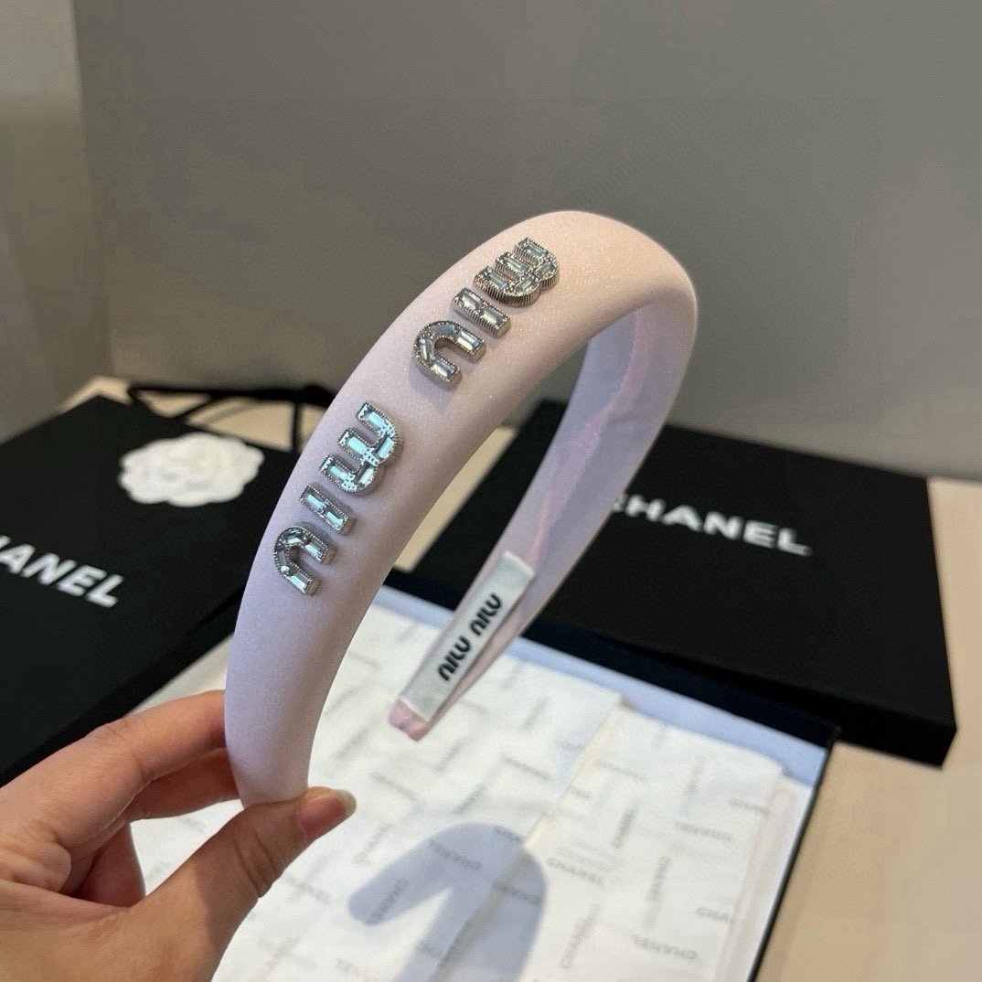 🆕

miumiu缪缪新款发箍