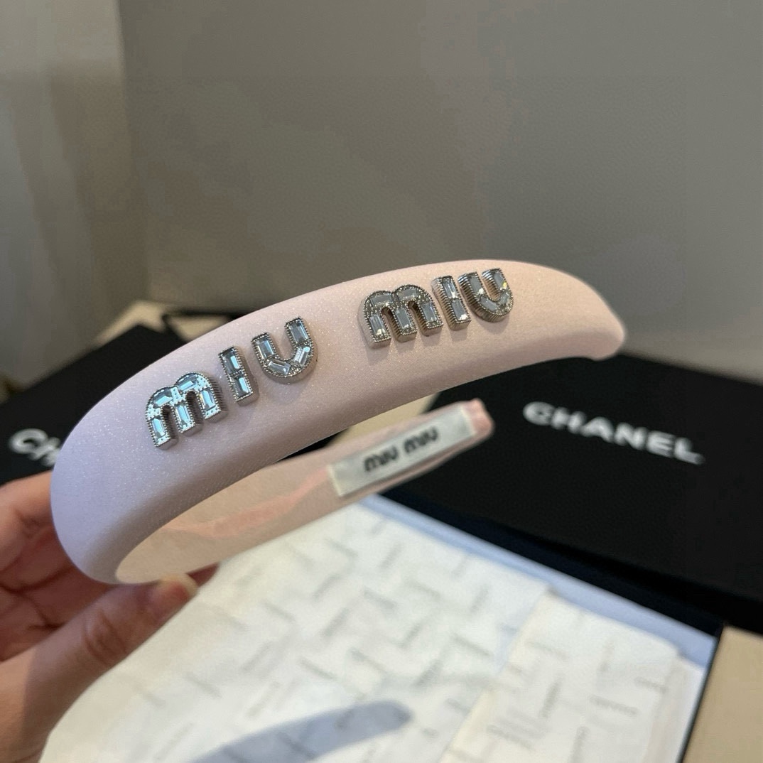 🆕

miumiu缪缪新款发箍