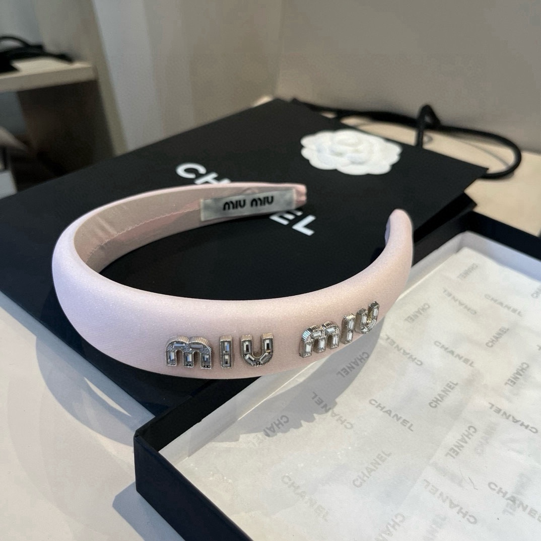 🆕

miumiu缪缪新款发箍