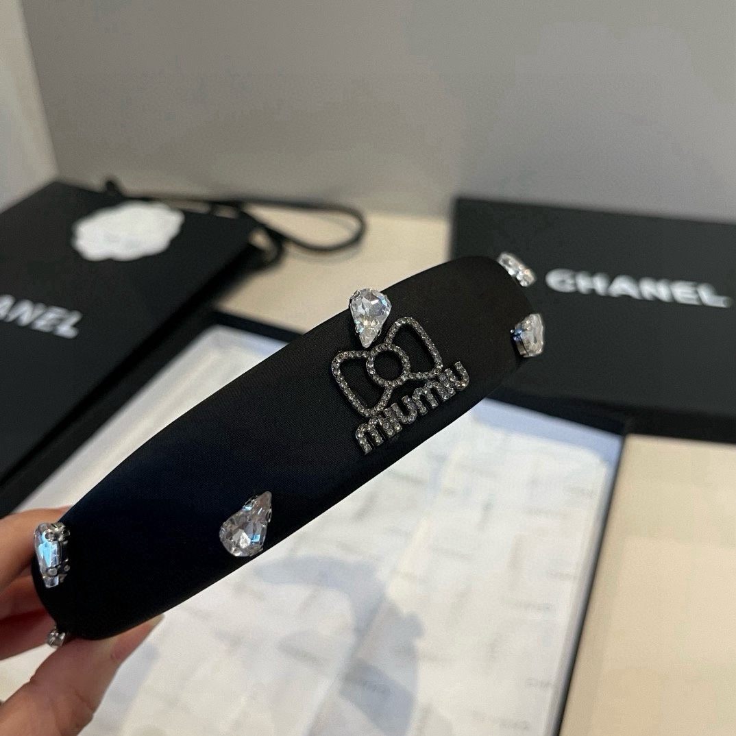 🆕

miumiu缪缪新款发箍
