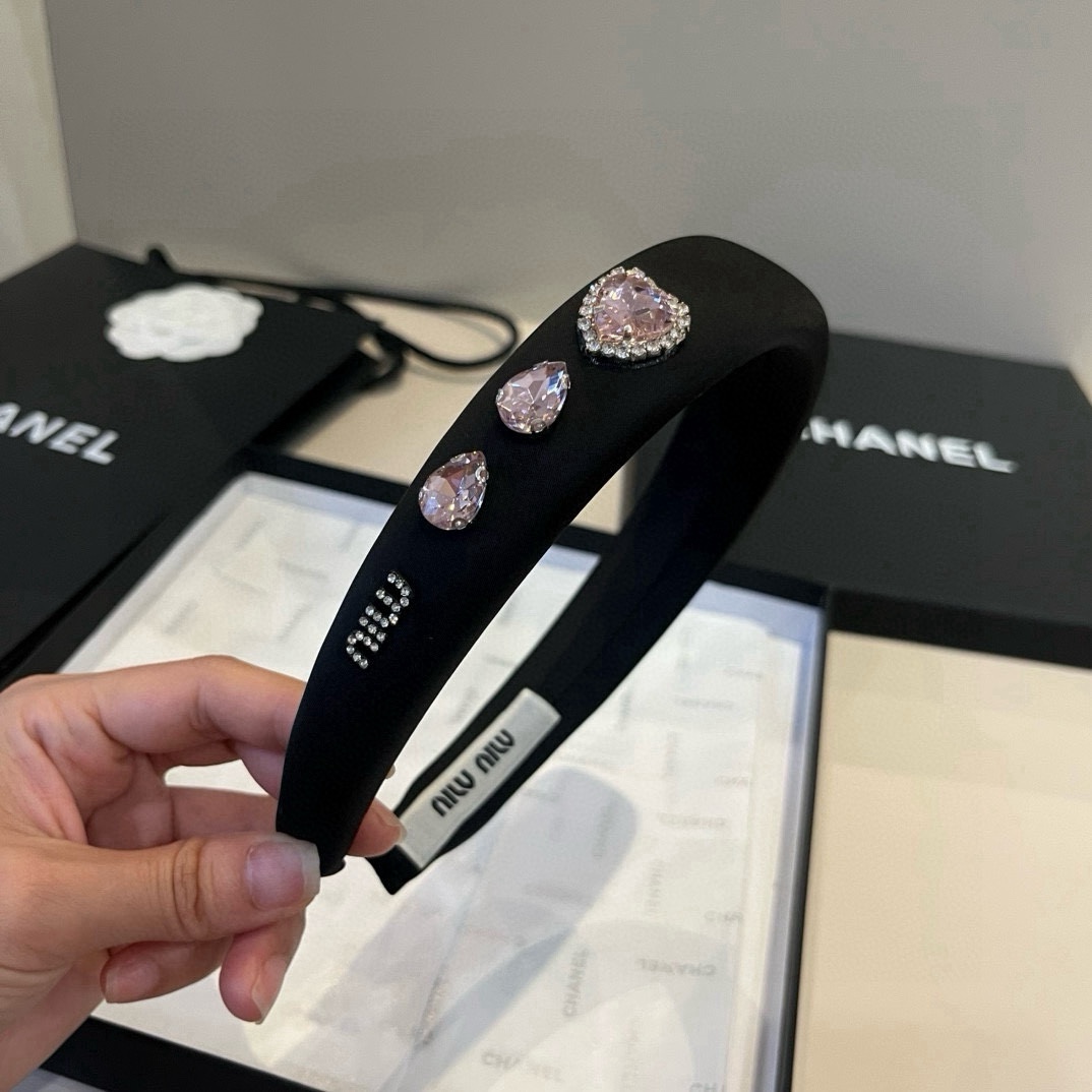 🆕

miumiu缪缪新款发箍
