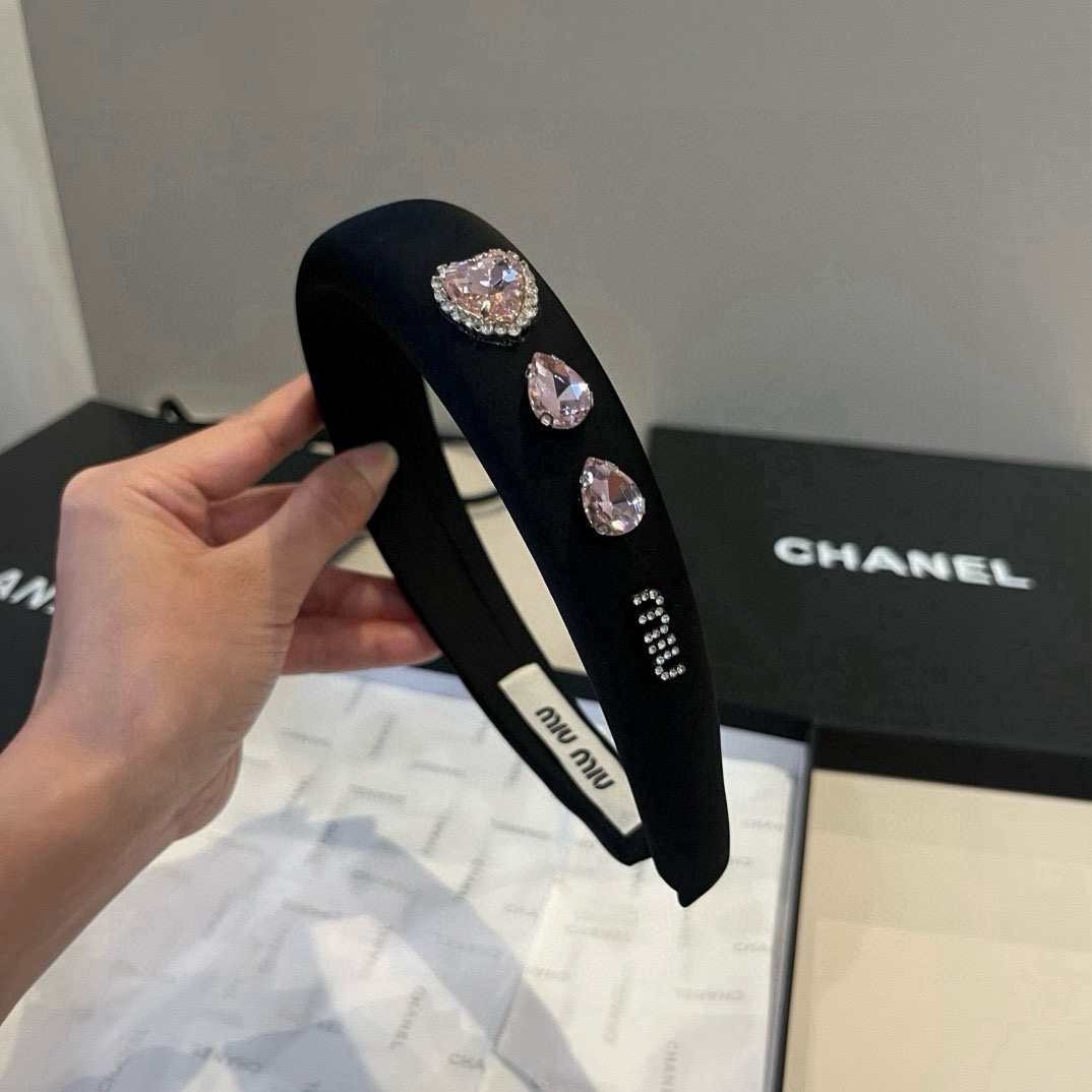 🆕

miumiu缪缪新款发箍
