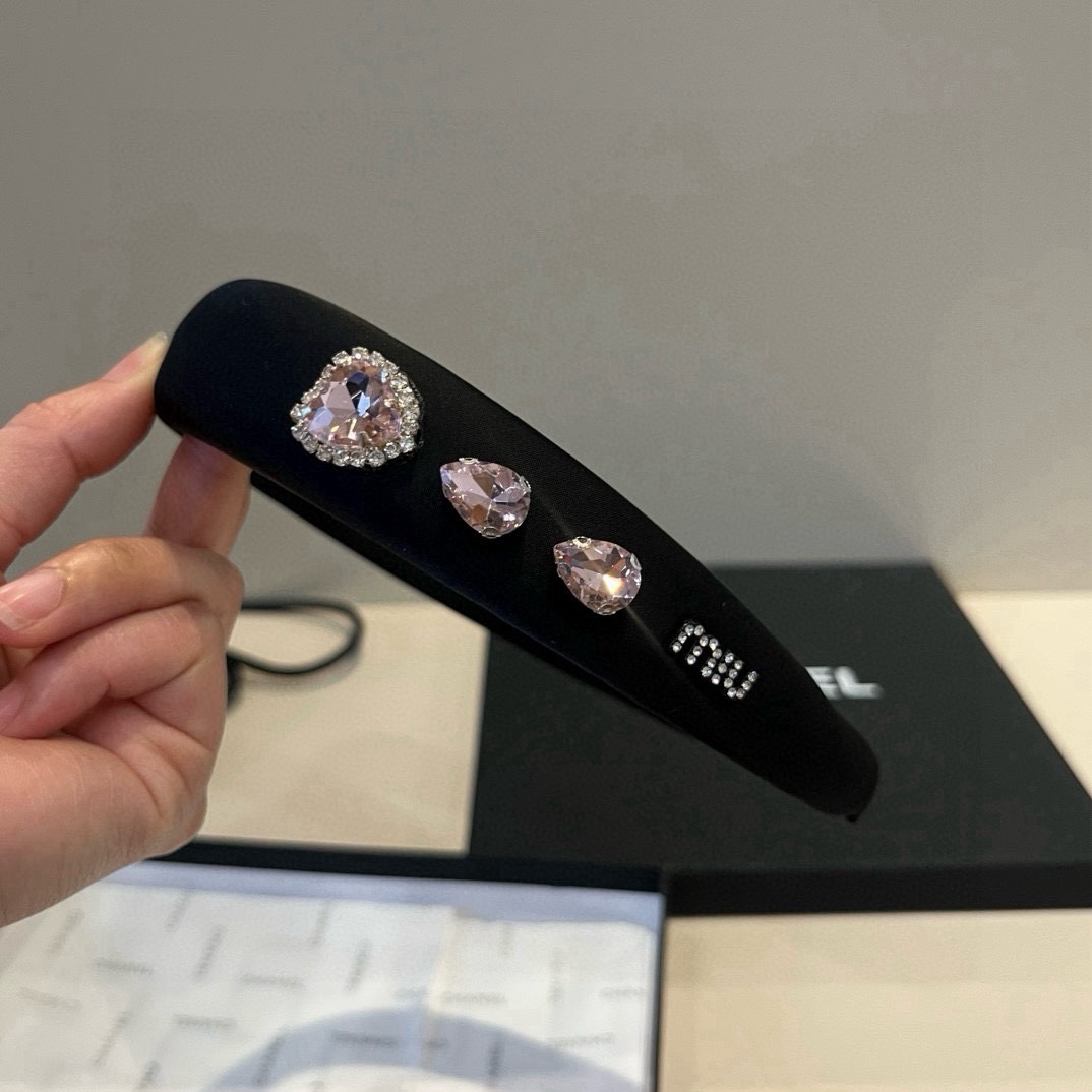🆕

miumiu缪缪新款发箍
