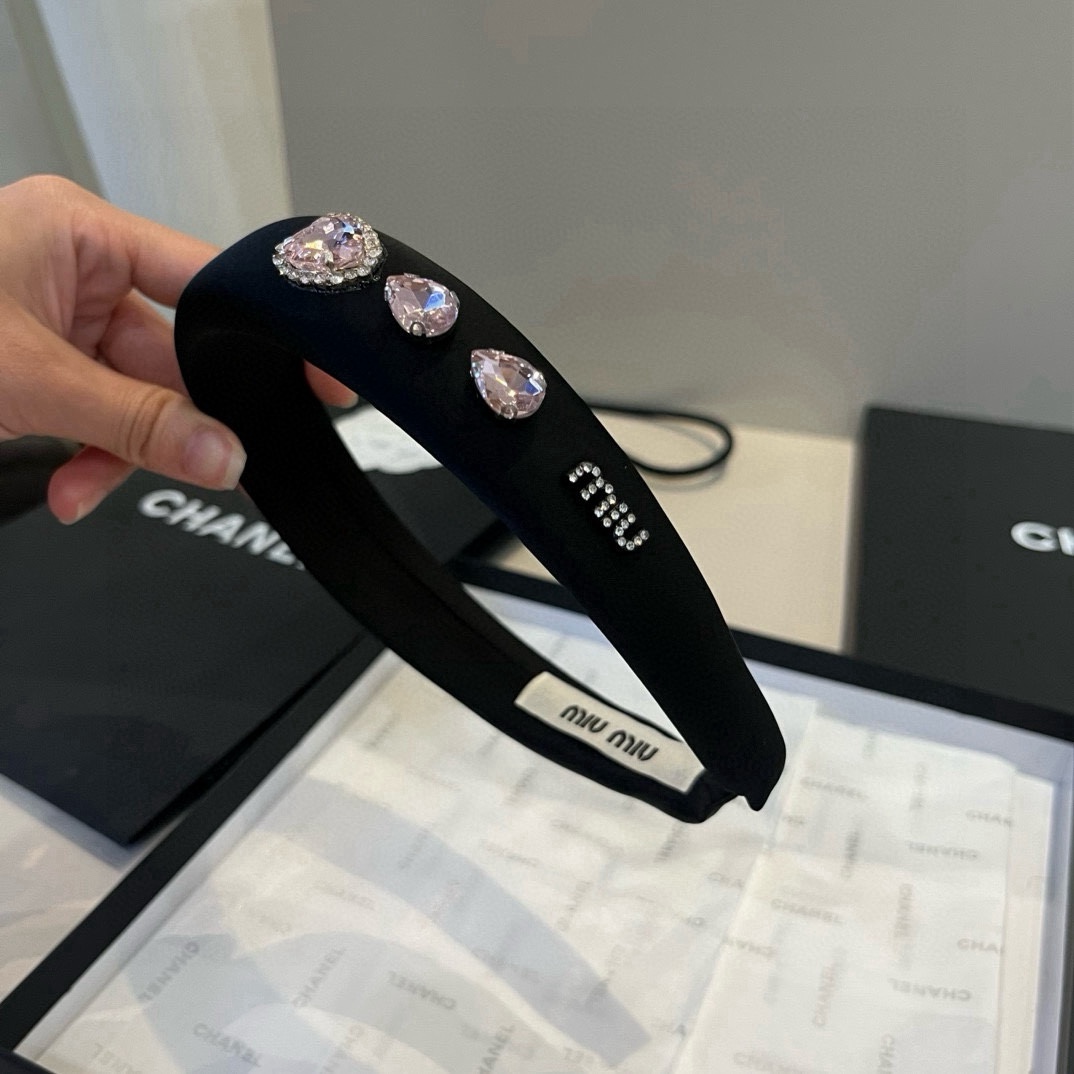 🆕

miumiu缪缪新款发箍