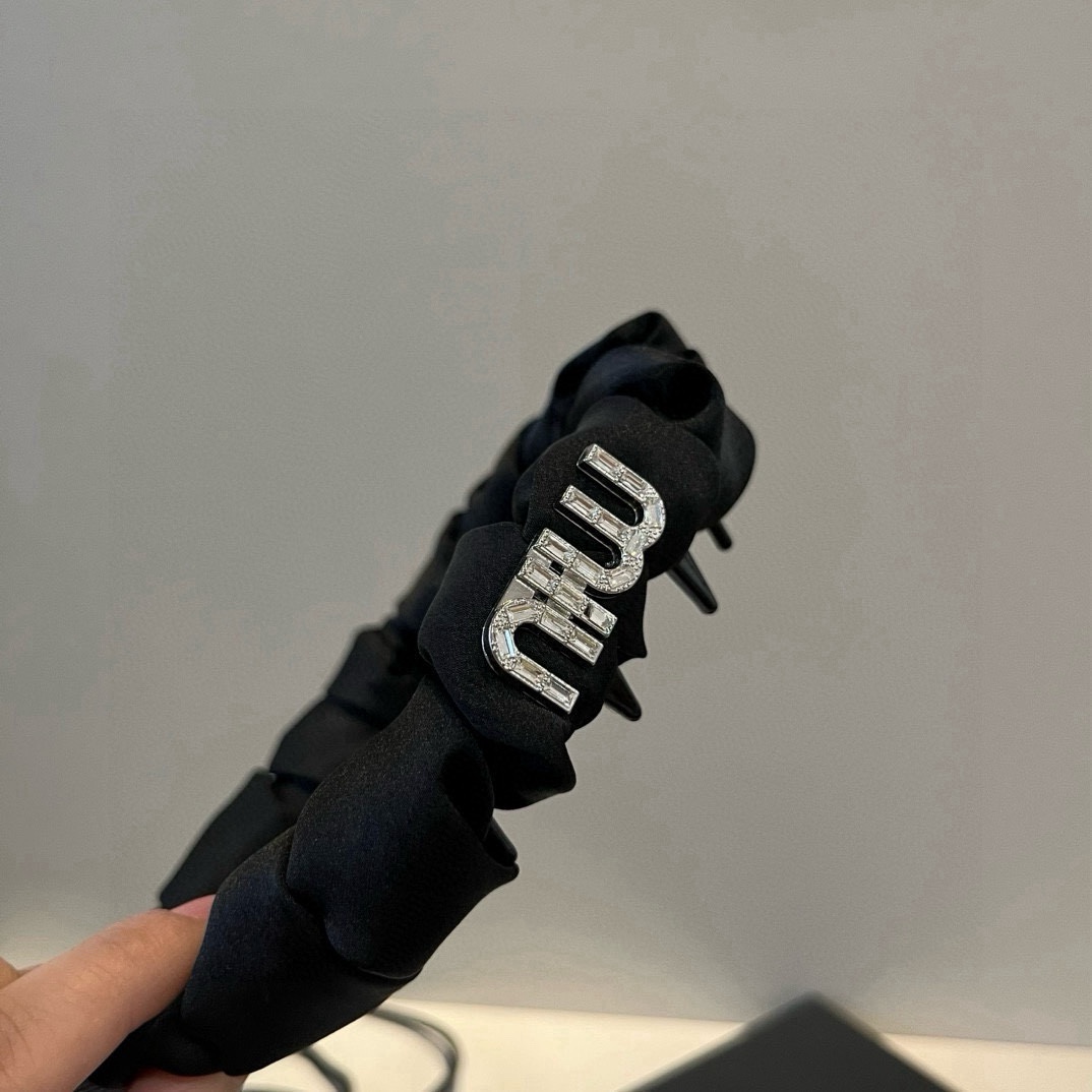 🆕

miumiu缪缪新款发箍