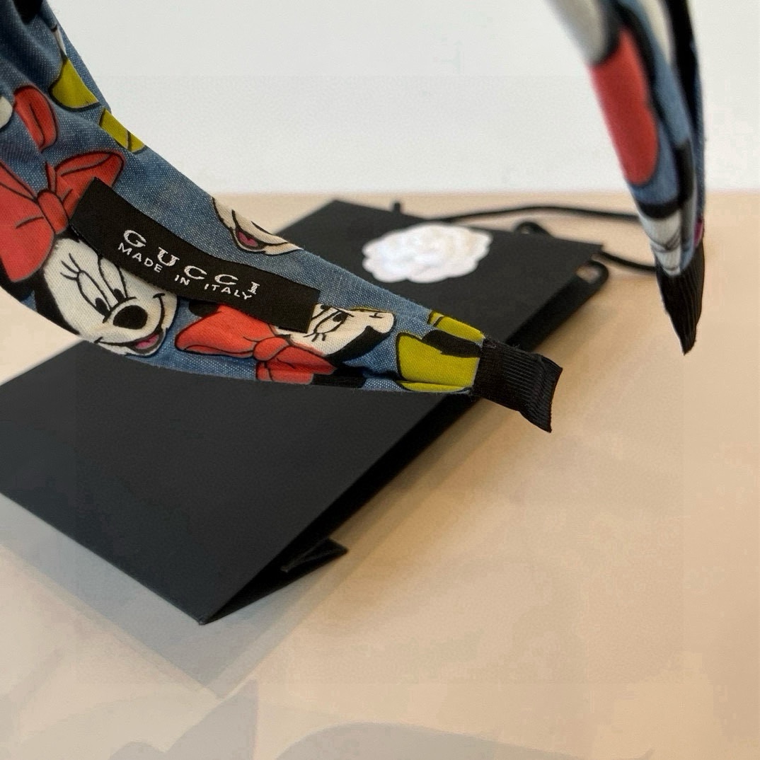 🆕

Gucci古奇发箍、米奇蝴蝶结牛仔头箍