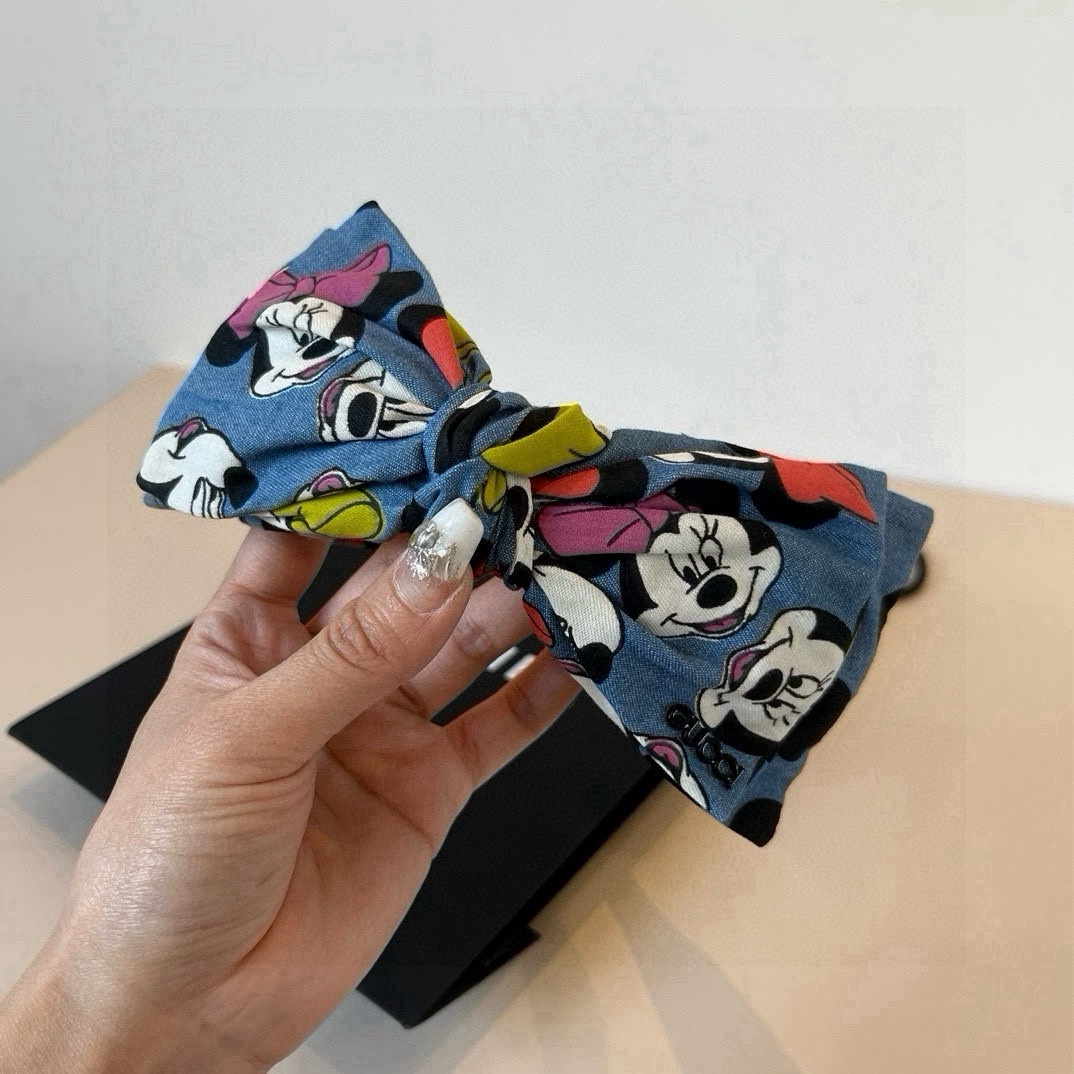 🆕

Gucci古奇发箍、米奇蝴蝶结牛仔头箍