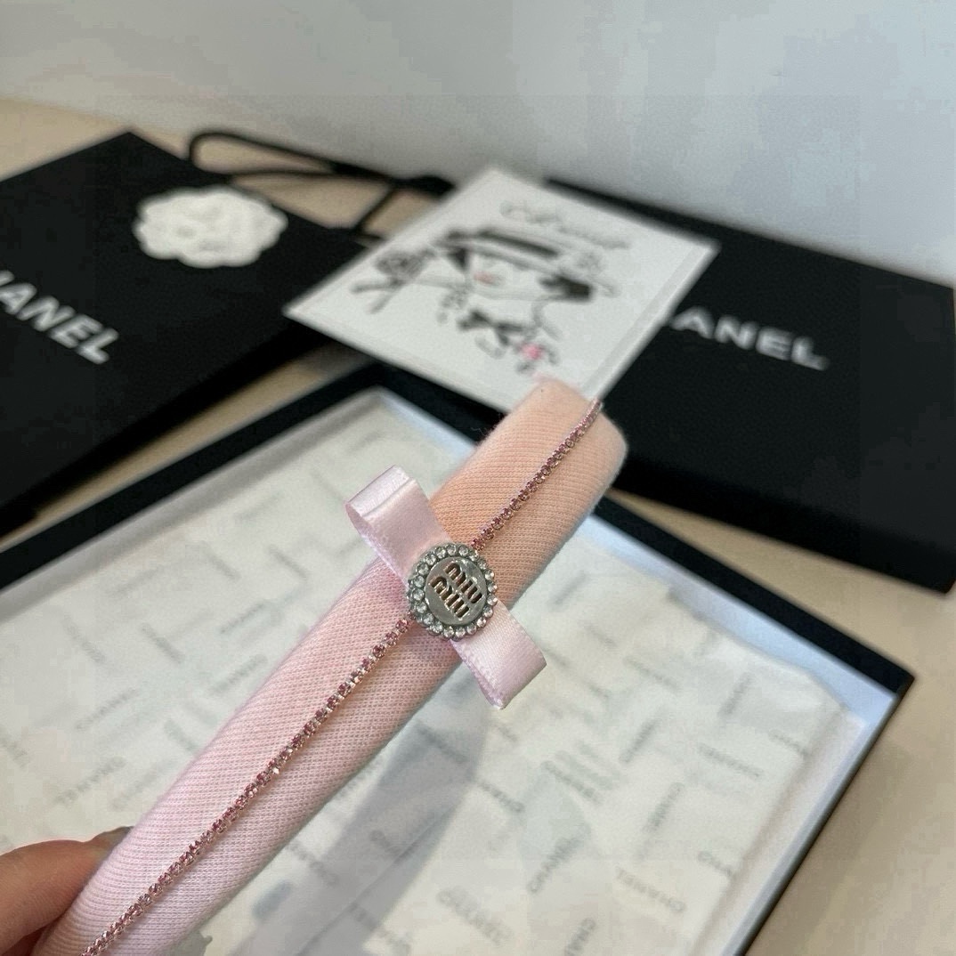 🆕

miumiu缪缪新款发箍