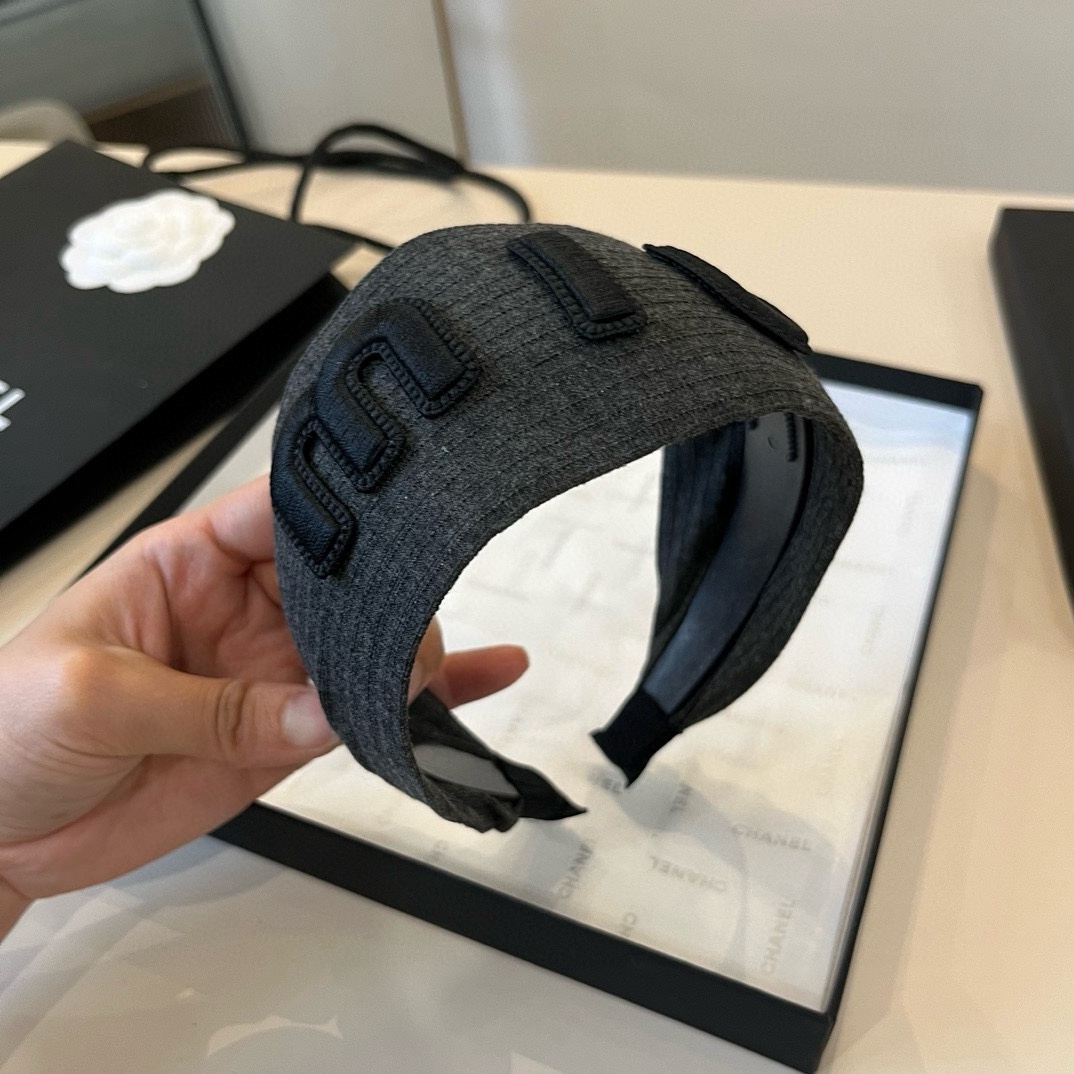 🆕

miumiu缪缪新款发箍