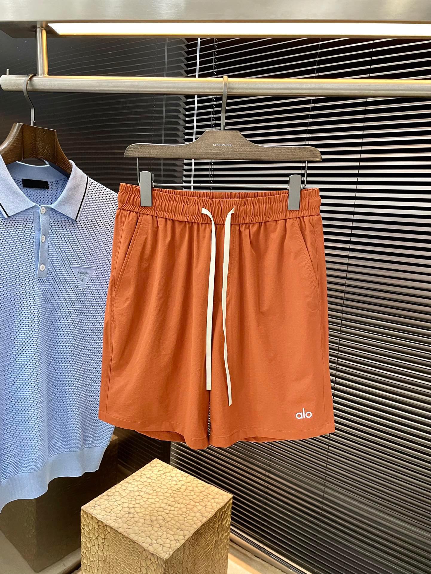 NO:509225,P 2025 spring and summer new style, the latest casual shorts. The original pants are casual and versatile, casual and lazy, high-end custom imported nylon fabric, customized craftsmanship, and full of comfort. High-end and atmospheric, does the taste of summer have? First choice. Code number M1 XXXXL purchasing level..., shorts, alexander wang19860909P   2025春夏季新款,最新休闲短裤.原版裤型上身休闲百搭、随性慵懒范,高级定制进口锦纶面料,订制工艺 舒适感爆棚.高端大气,夏天的味道有没有,首选 .码数 M一XXXXL代购级别……,,shorts,alexander wang,Men's clothing