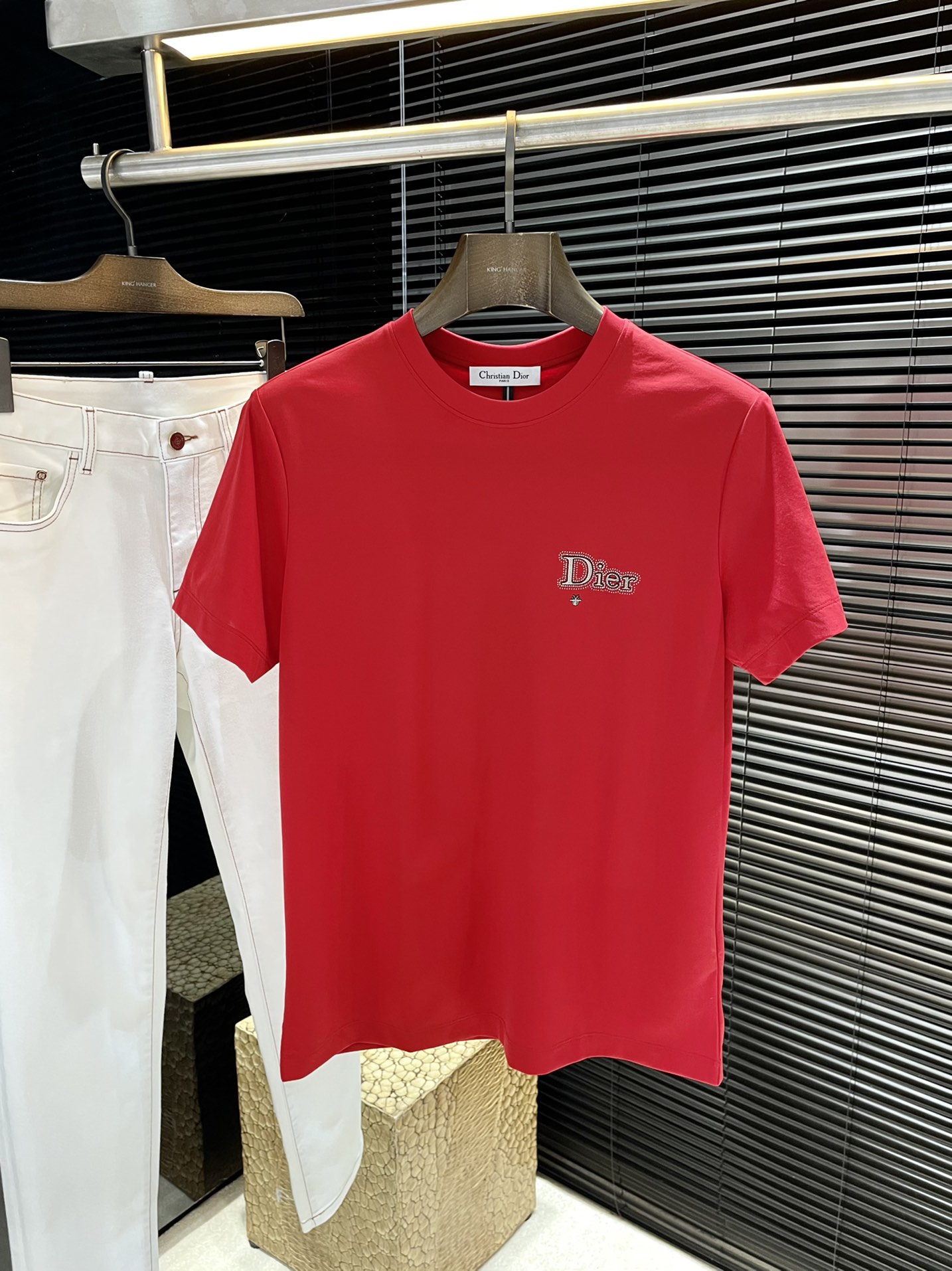 NO:508231,P Dior- (Dior) series VIP high-end customization, new short-sleeved spring and summer style, versatile style, anyone can easily control the fabric, fully customized, high-quality silk cotton fabric, the fabric feels soft, the upper body is comfortable and soft, the simple style is very classy, ​​simple and unique, the style is very exquisite, the cut is very exquisite, and it will highlight the exquisiteness of business men!  Size M-3XL,,dior,dior,T-shirt,alexander wang19860909P  Dior-（迪奥）系列 VIP高级定制 春夏季新款短袖 百搭款式 任何人都可以轻松驾驭 面料全订制 高定一等品蚕丝棉面料 面料手感柔软,上身舒适柔软 简约的款式非常显档次,简约个性时尚,版型剪裁非常精致,显气场,又会凸显商务男士的精致！尺码 M-3XL,,dior,dior,T-shirt,alexander wang,Men's clothing