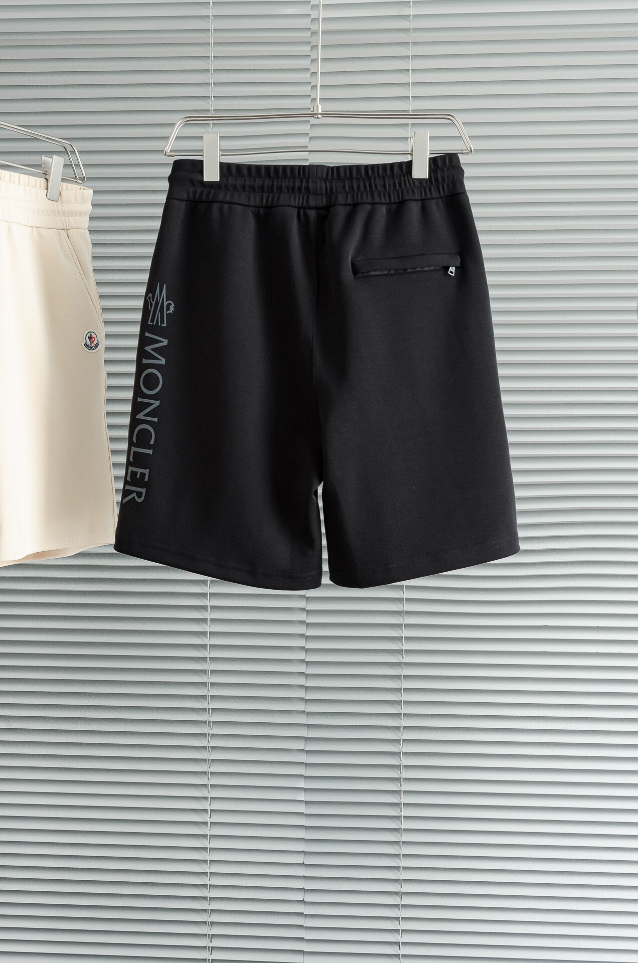 Moncler 2025 Spring Summer Logo Cotton Shorts: Recreational Form with Premium Quality. - 图片 4