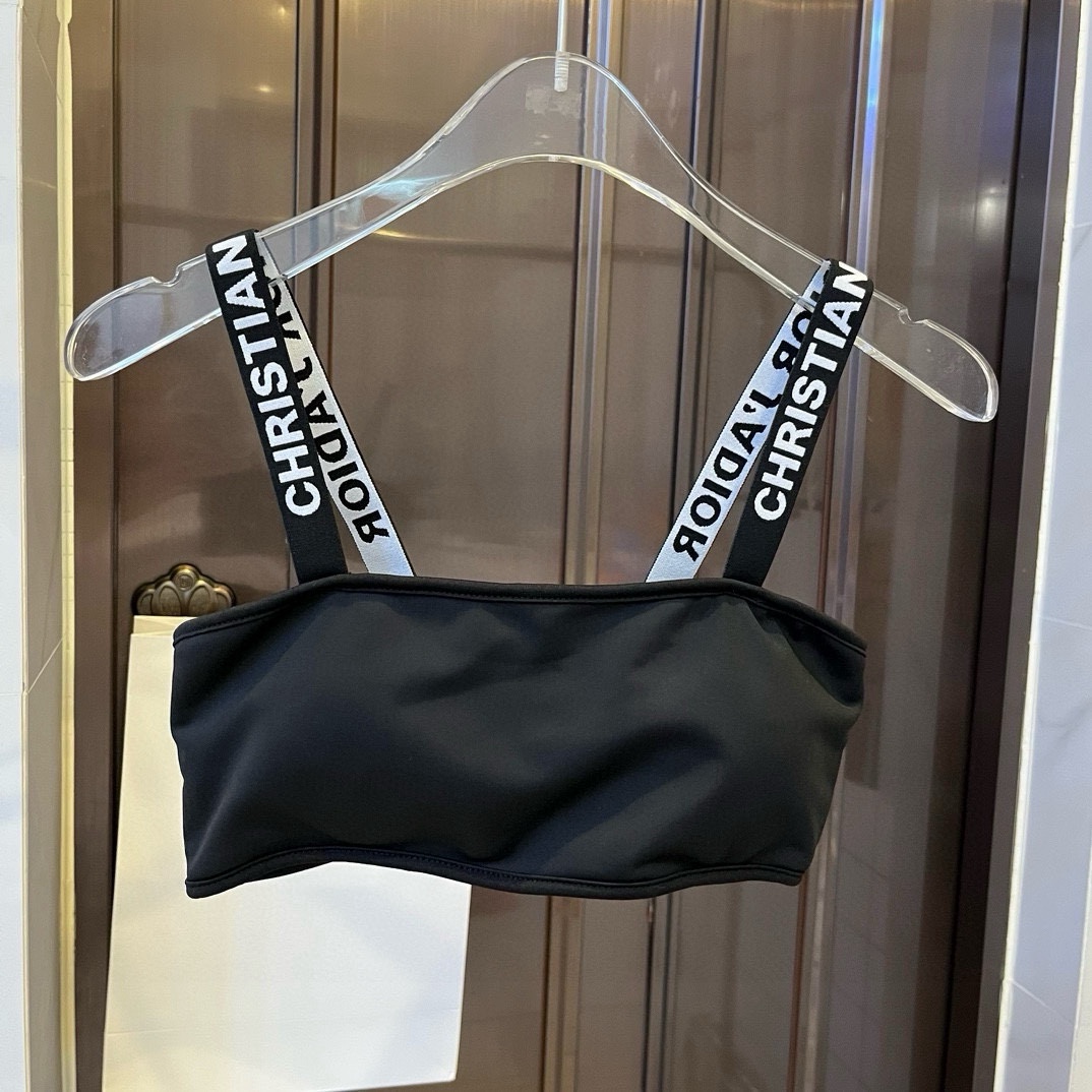 🆕
Dior迪奥分体套装泳衣👙 上身超级棒！同步各大专柜发售，自然而然呈现时尚感！十分减龄，具有年轻活力