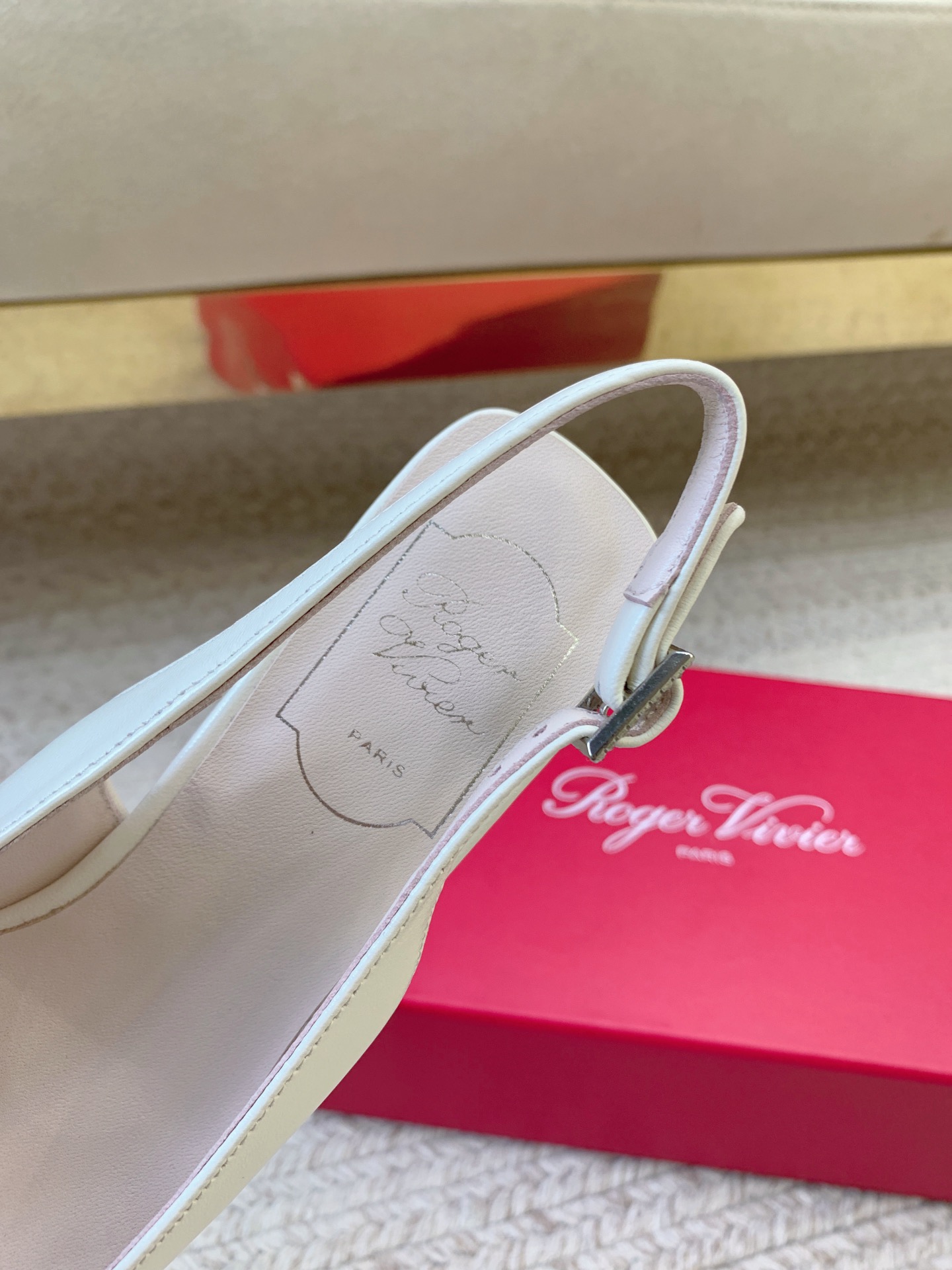 “720 Roger Vivier SS25 New Water Drill Sandals: Top Quality, Imported Materials, Various Sizes” - 图片 7