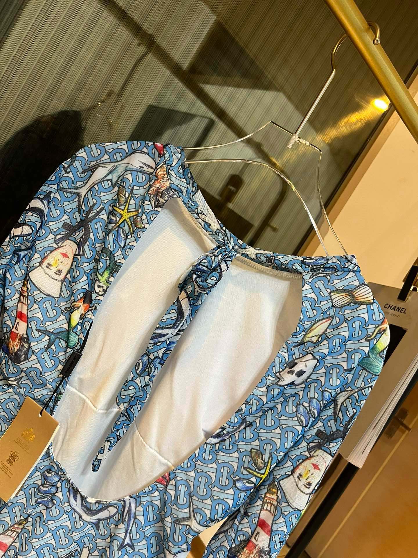 🆕

Chanel香奈儿荷叶边不规则连体泳衣比基尼👙，小心机又大方，黑 白两色，SM L