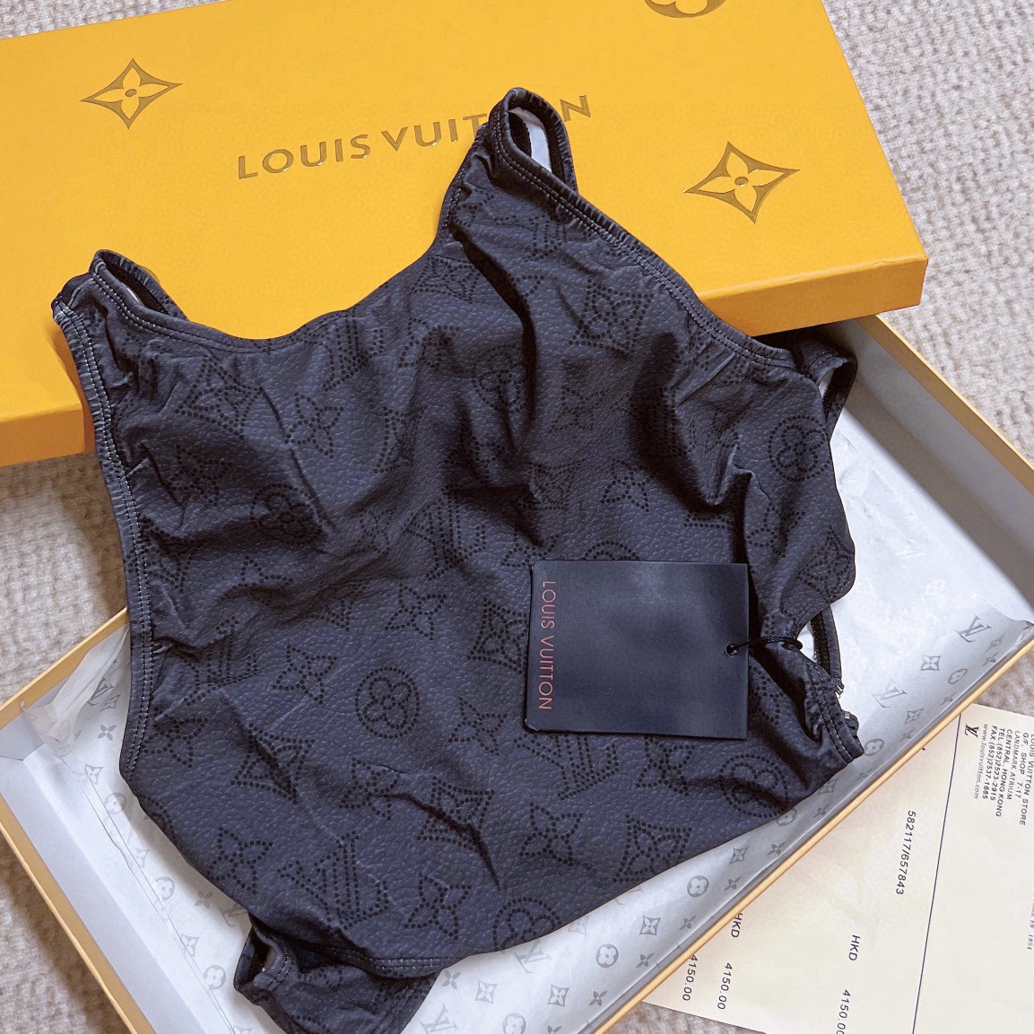🆕

LV路易威登春秋新款泳衣比基尼、小心机设计 凸显S型水蛇腰，出游必备单品，S M L XL