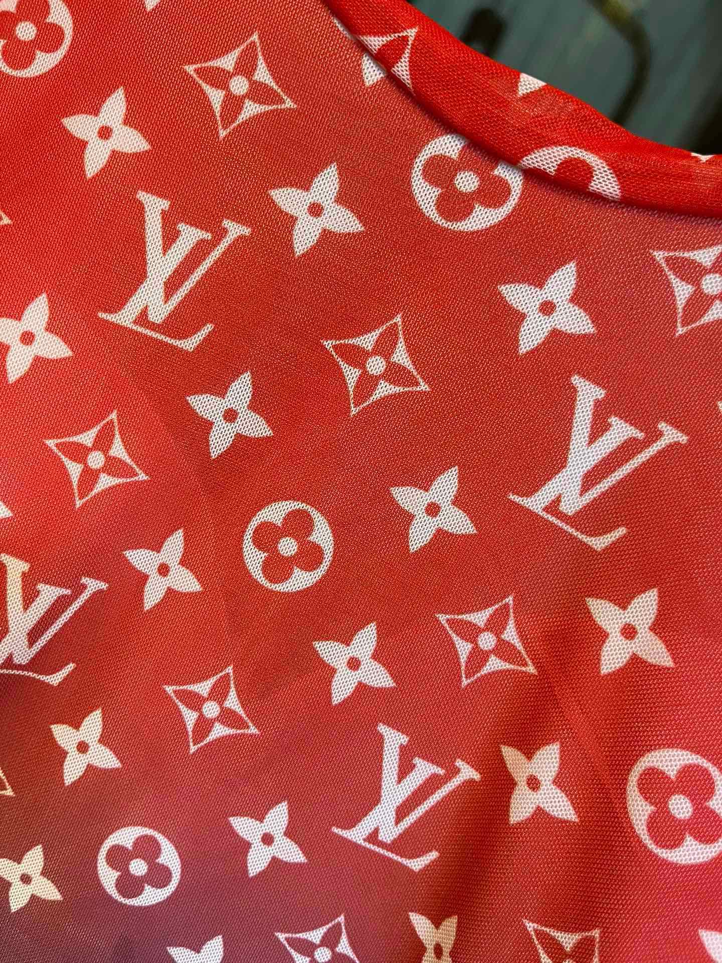 🆕

LV路易威登春秋新款泳衣比基尼、小心机设计 凸显S型水蛇腰，出游必备单品，S M L XL