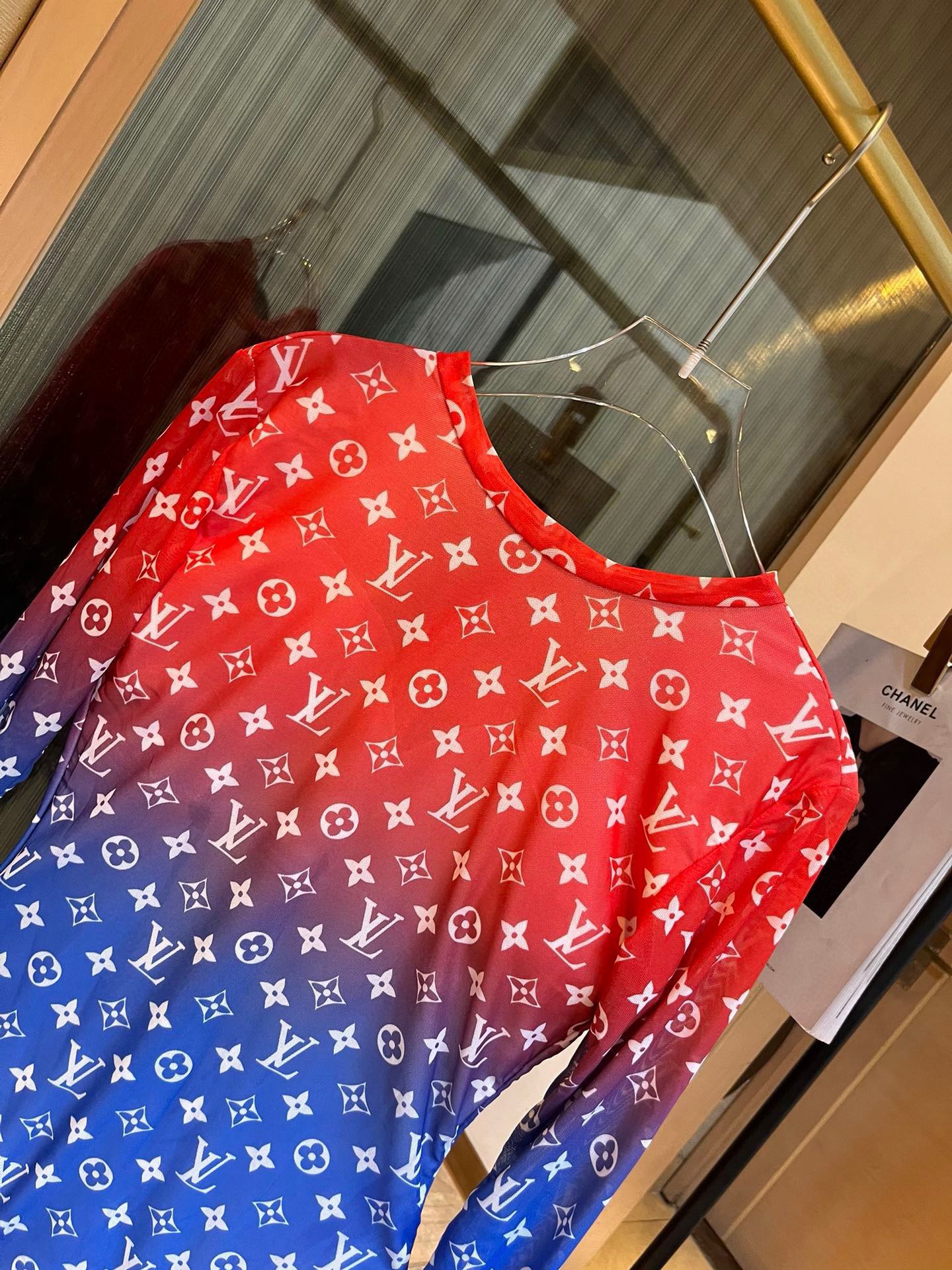 🆕

LV路易威登春秋新款泳衣比基尼、小心机设计 凸显S型水蛇腰，出游必备单品，S M L XL
