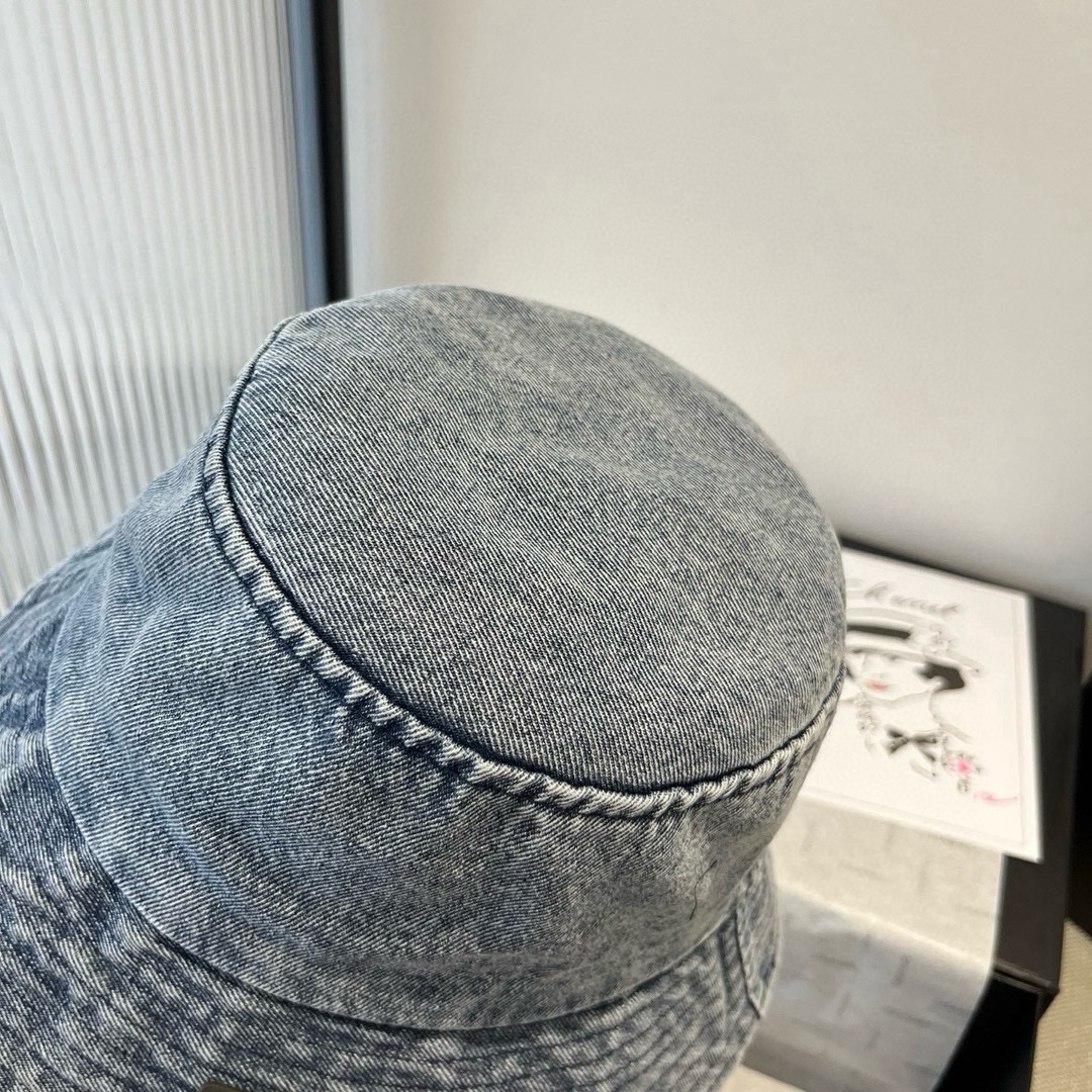 🆕

Lv牛仔渔夫帽、男女通用头围57cm