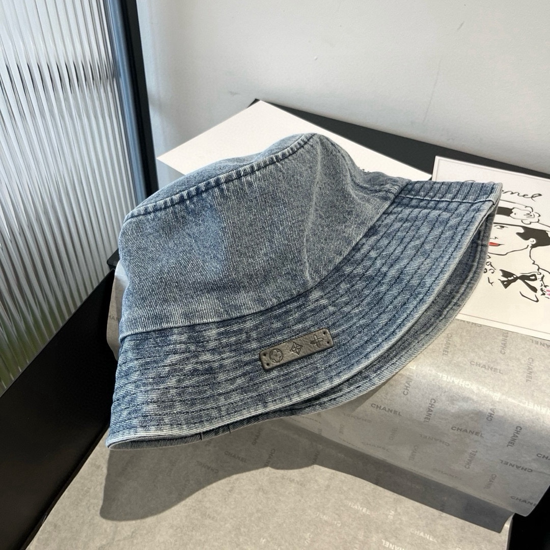 🆕

Lv牛仔渔夫帽、男女通用头围57cm