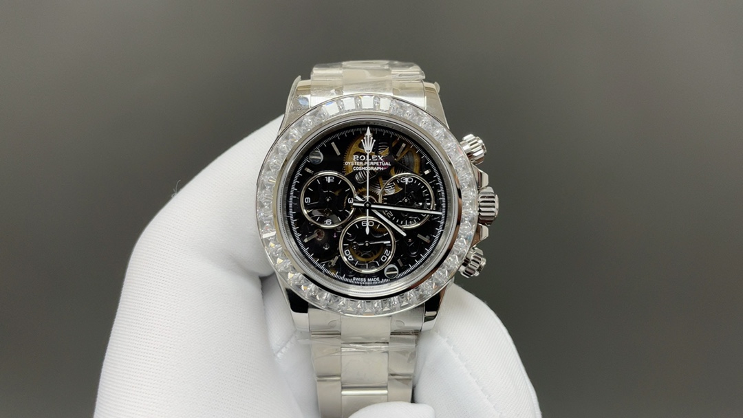 NO:385181,M Modified Rolex, a little change, injects a new soul. In the long river of time, every watch carries a unique story and memory. However, when classic design meets modern creativity, when traditional craftsmanship meets the pursuit of personality, a wonderful transformation about watch modification begins. Watch modification is by no means a simple part replacement or appearance modification, but a deep exploration and reinterpretation of watchmaking art. It is a perfect fusion of tradition and innovation, and a passionate collision between mechanical craftsmanship and fashion aesthetics. Every modification is like giving a new life to the watch, allowing it to bloom unique brilliance in the passage of time.  Our team of modification masters is composed of a group of professionals who are passionate and persistent about watch art. They are proficient in every detail of watchmaking technology, from the fine adjustment of the movement to the careful design of the dial, from the material selection of the watch strap to the personal customization of the bezel, they all devote their efforts and wisdom. With their superb skills and rich experience, they can turn the watches in your heart into reality and create a time-specific artwork that belongs to you. The modified watches not only look new in appearance, but also achieve a qualitative leap in performance and function. We use top-level watchmaking materials, such as luxury carbon fiber, brilliant gems, etc., to give the watch excellent texture and durability. At the same time, through the optimization and upgrading of the movement, the accuracy and stability of the watch are improved, so that you can also feel the ultimate essence of watchmaking craftsmanship while enjoying the charm of fashion.  Whether it is pursuing classic reproduction with retro charm or fashion innovation that shows the sense of modern technology; whether it is unique customization that highlights personal taste, or cross-border design that integrates multicultural elements, we can meet every need and expectation of watch modification. Let your watch no longer be a monotonous timer tool, but a fashionable accessory that highlights your unique style and personal charm, and is the focus of you that you can confidently wear in any occasion. In this ever-changing era, let us embark on an extraordinary journey of watch modification, reshape time with creativity and enthusiasm, and let every second pass become a wonderful bloom of personality and taste, rolex19860909M改装劳力士 一点小改动 注入新灵魂 在时光的长河中,每一块手表都承载着独特的故事与记忆.然而,当经典的设计遇上现代的创意,当传统的工艺邂逅个性的追求,一场关于手表改装的奇妙变革就此拉开帷幕. 手表改装,绝非简单的零件替换或外观修饰,而是一场对制表艺术的深度探索与重新演绎.它是传统与创新的完美融合,是机械工艺与时尚美学的激情碰撞.每一次改装,都如同赋予了手表新的生命,让它在岁月的流转中绽放出独一无二的光彩. 我们的改装大师团队,由一群对手表艺术充满热忱与执着的专业人士组成.他们精通制表工艺的每一个细节,从机芯的精细调校到表盘的精心设计,从表带的材质选择到表圈的个性定制,无一不倾注着他们的心血与智慧.凭借着精湛的技艺和丰富的经验,他们能够将您心中的梦想手表变为现实,打造出专属于您的时间艺术品. 改装后的手表,不仅在外观上焕然一新,更在性能与功能上实现了质的飞跃.我们选用顶级的制表材料,如奢华的碳纤维、璀璨的宝石等,为手表赋予了卓越的质感与耐久性.同时,通过对机芯的优化升级,提升了手表的精准度与稳定性,让您在享受时尚魅力的同时,也能感受到制表工艺的极致精髓. 无论是追求复古韵味的经典复刻,还是展现现代科技感的时尚创新；无论是彰显个性品味的独特定制,还是融合多元文化元素的跨界设计,我们都能满足您对手表改装的每一个需求与期待.让您的手表不再是千篇一律的计时工具,而是成为彰显您独特风格与个性魅力的时尚配饰,是您在任何场合都能自信佩戴的焦点之作. 在这个瞬息万变的时代,让我们一同踏上手表改装的非凡之旅,用创意与热情重塑时光,让每一秒的流逝都成为个性与品味的精彩绽放,,rolex,Watch