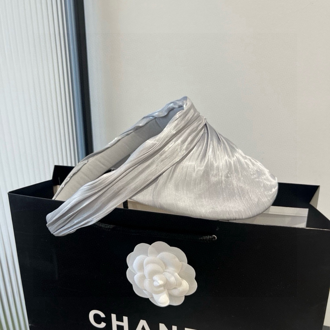 🆕

miumiu缪缪新款真丝发箍，蝴蝶结遮阳帽