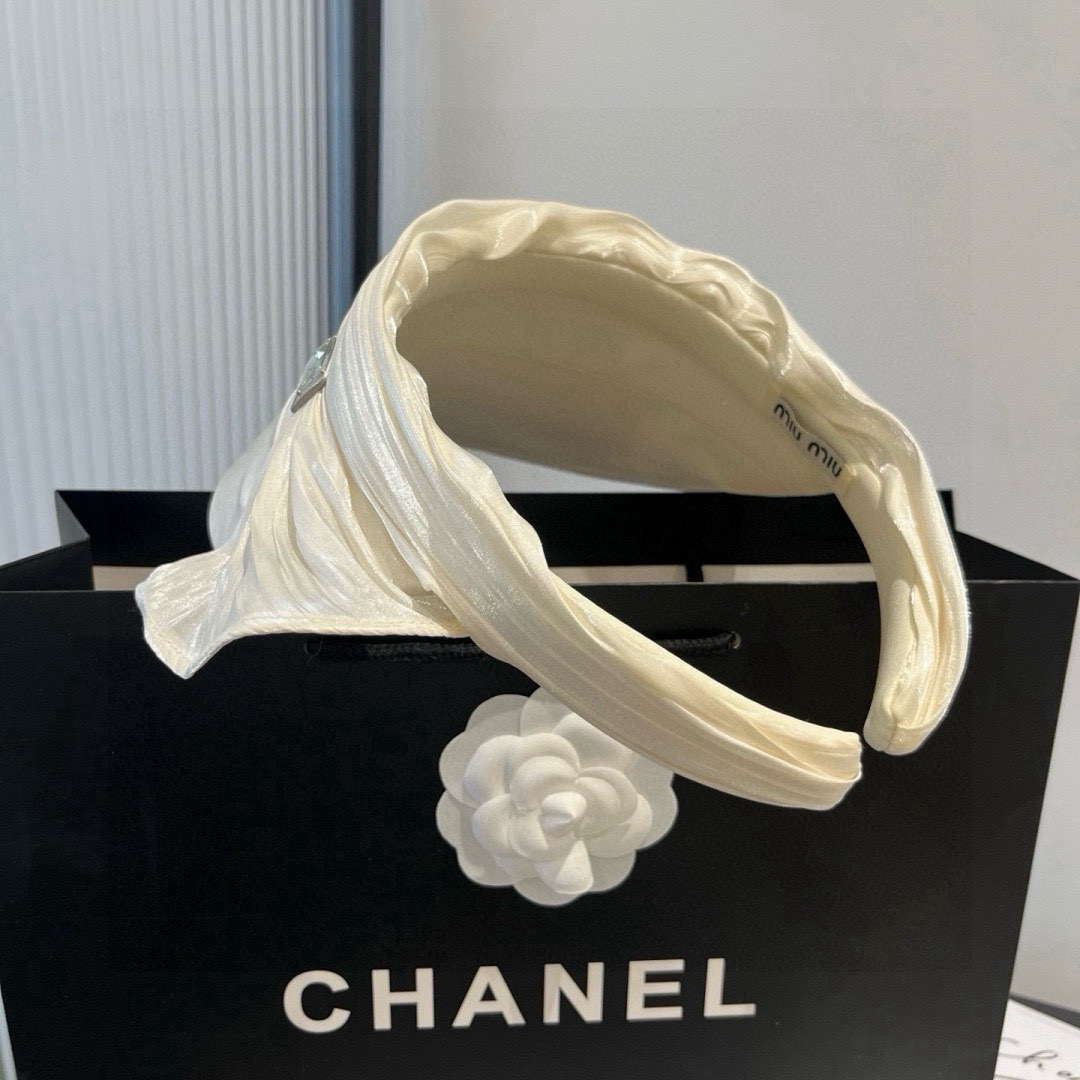 🆕

miumiu缪缪新款真丝发箍，蝴蝶结遮阳帽