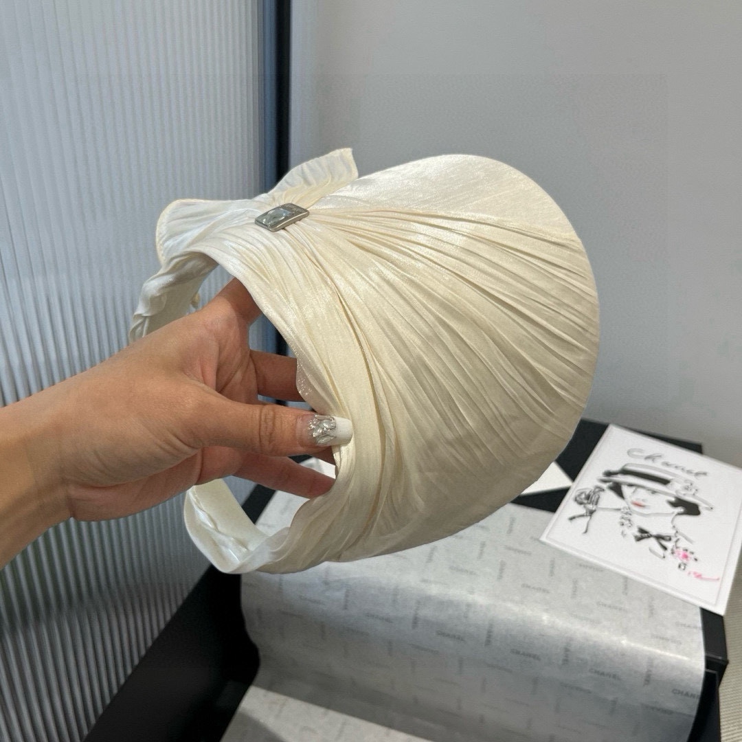 🆕

miumiu缪缪新款真丝发箍，蝴蝶结遮阳帽