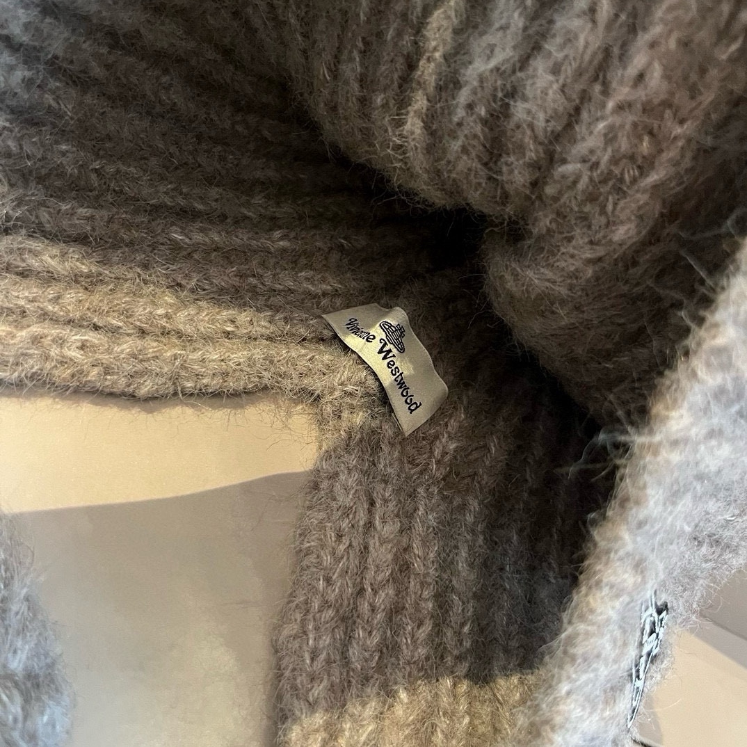 🆕

薇薇安西太后新款针织护耳帽、秋冬冷帽