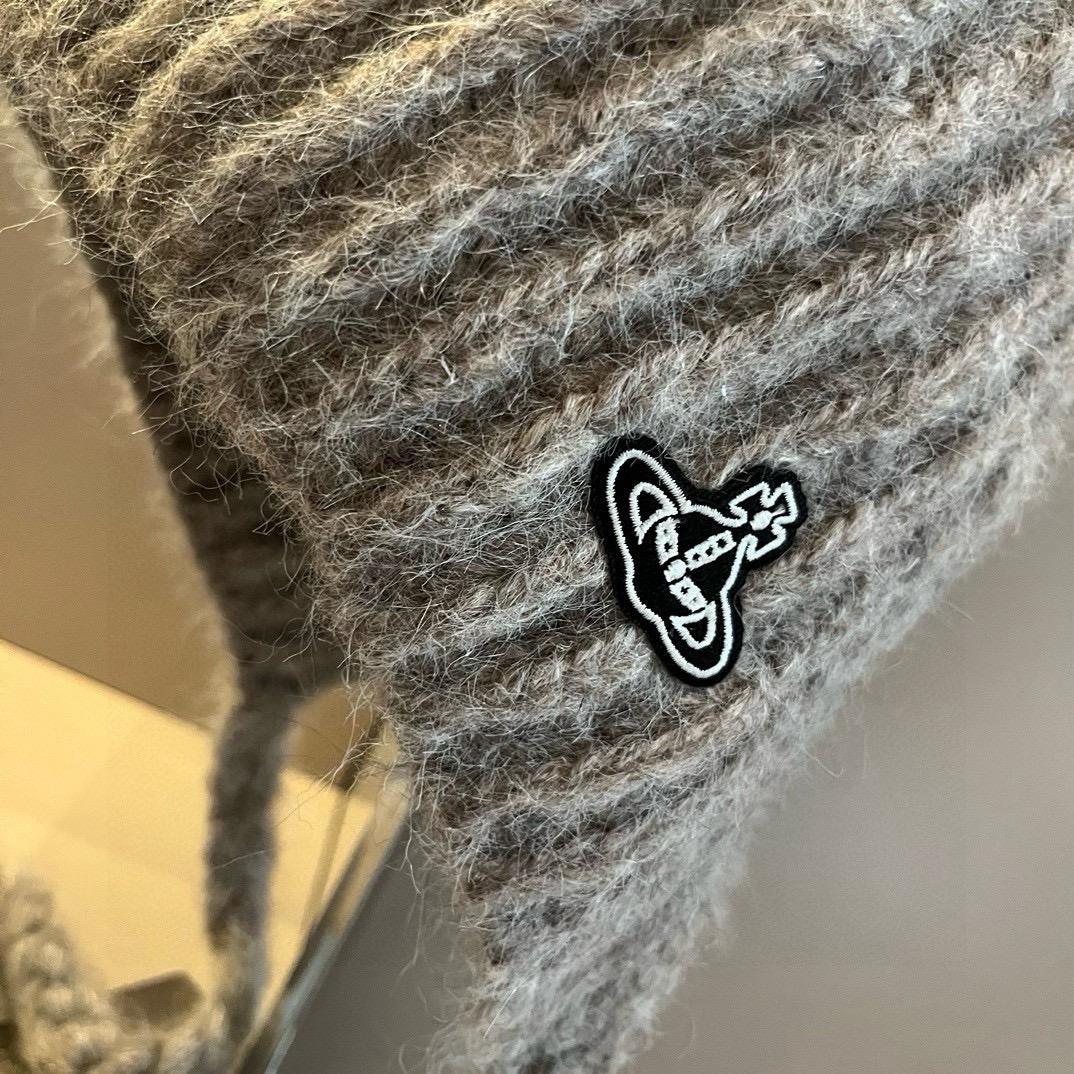 🆕

薇薇安西太后新款针织护耳帽、秋冬冷帽