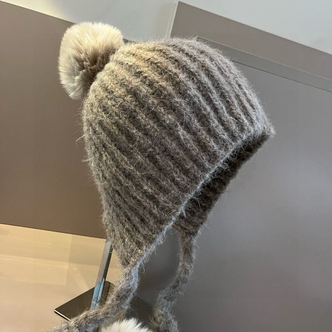NO:360181,Queen Mother Vivian Xi's new knitted ear protection hat, autumn and winter cold hat hat, straw hat fisherman hat baseball hat, hat, espadrilles, hats薇薇安西太后新款针织护耳帽、秋冬冷帽帽子草帽渔夫帽棒球帽,帽子,espadrilles,hats,hat