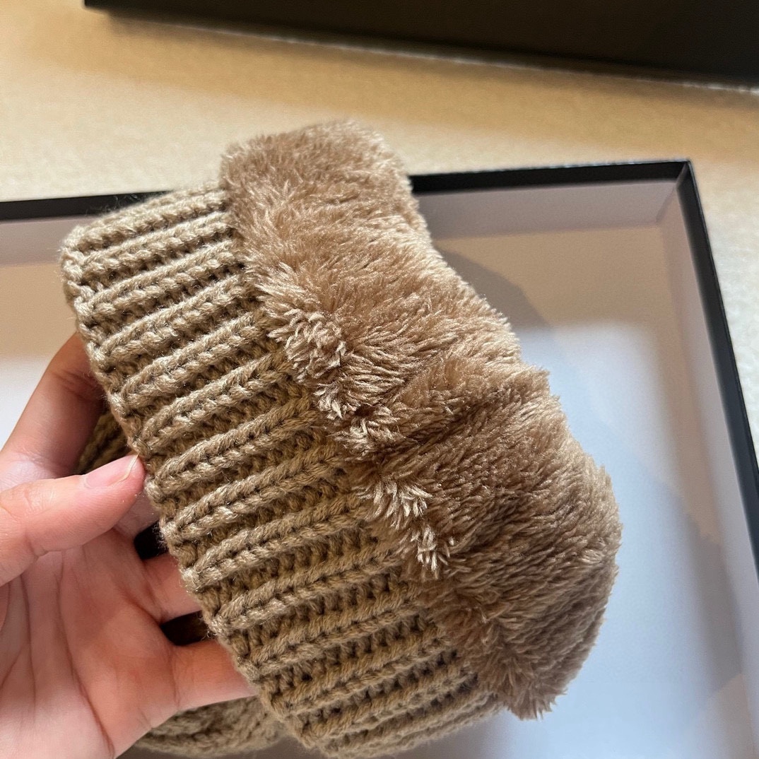 🆕
Ugg秋冬新款毛线帽，秋冬冷帽，加绒内里，跑量4色