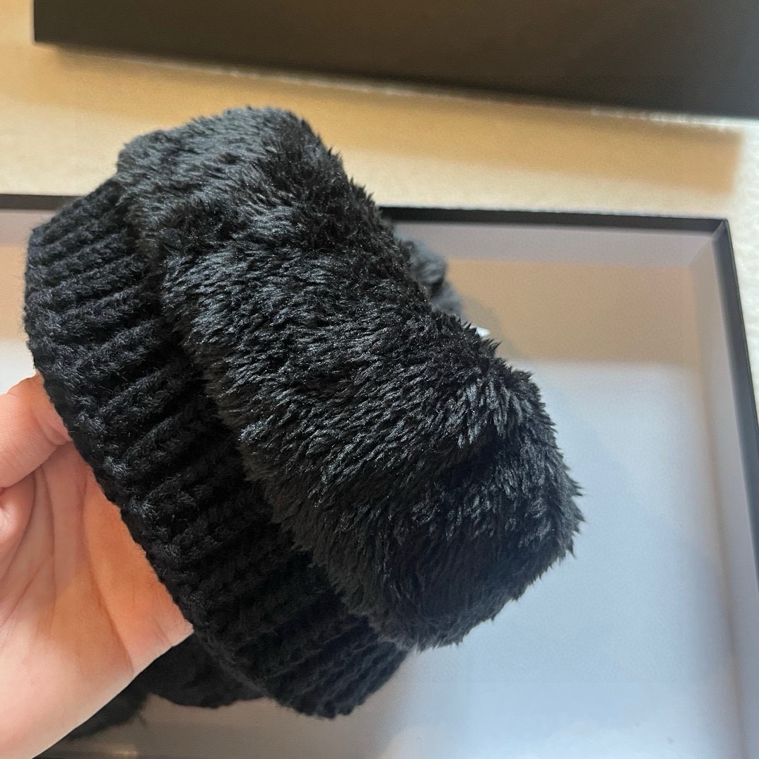 🆕
Ugg秋冬新款毛线帽，秋冬冷帽，加绒内里，跑量4色