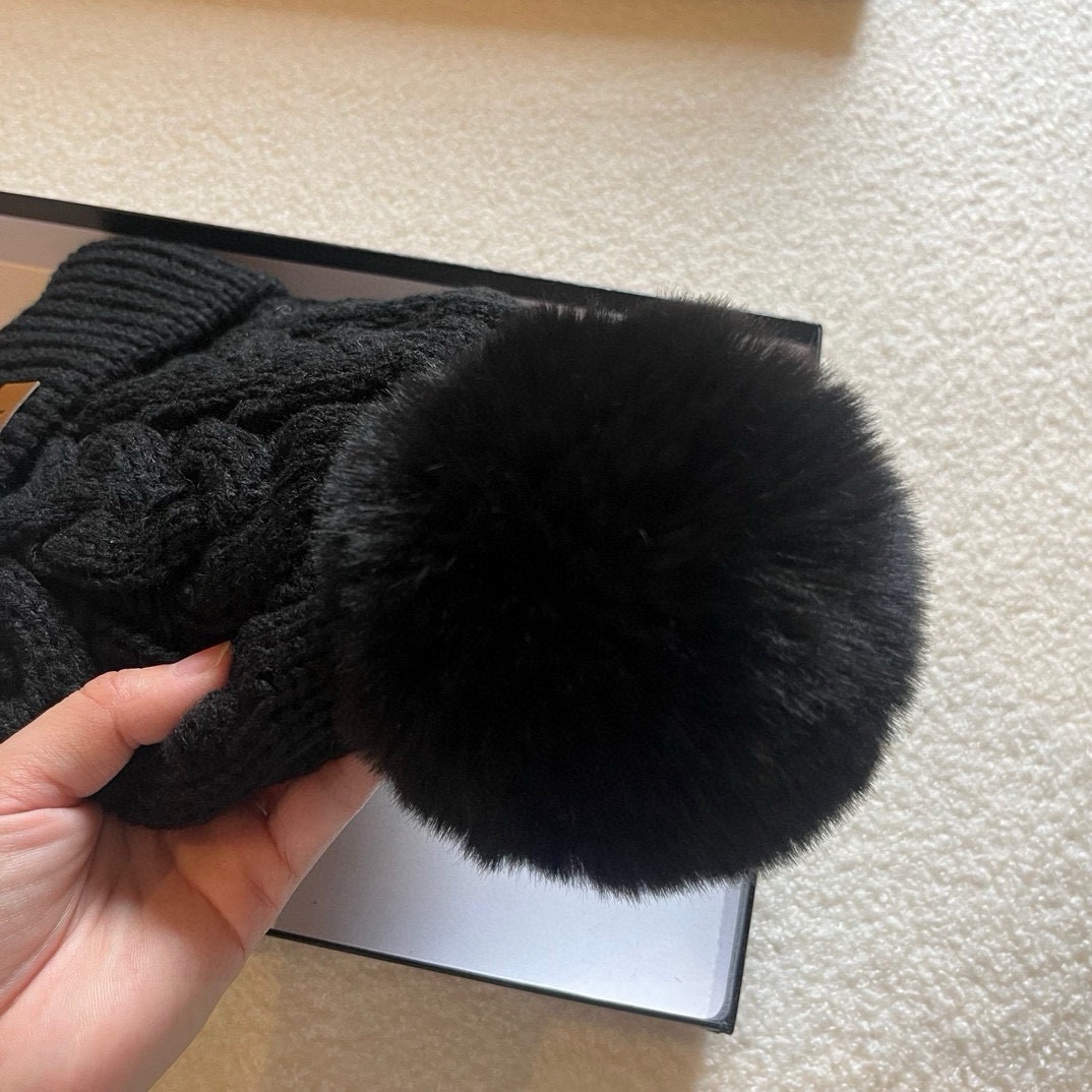 🆕
Ugg秋冬新款毛线帽，秋冬冷帽，加绒内里，跑量4色