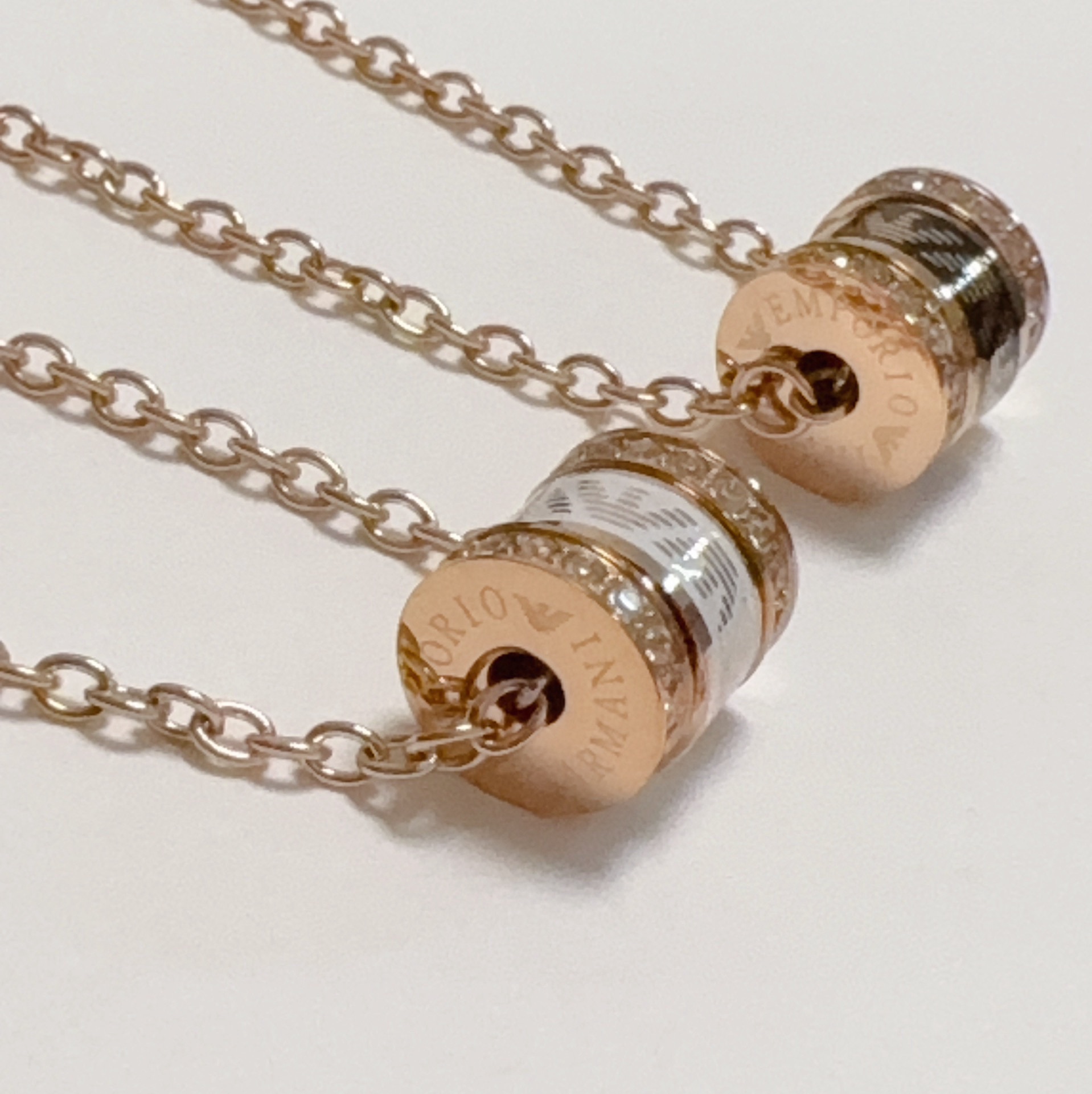 NO:383286,Armani's new Armani's multiple pendant necklaces have really picked my aesthetics. They are not that gentle, but very mature. They look very delicate, fashionable, and high-end. There are black and white. Iogo in Armani loves a very special style for men and women. The jewelry is boutique, armani, armani, necklace19860909阿玛尼Armani新品多件吊坠项链真的挑到我的审美上了,不是那种很温柔,很成熟的是那种一看上去显的人很精致,很时尚,很高档而且黑色跟白色上面都有阿玛尼的Iogo爱了非常特别的一款男女中性情侣款,饰品精品,armani,armani,necklace,Jewelry