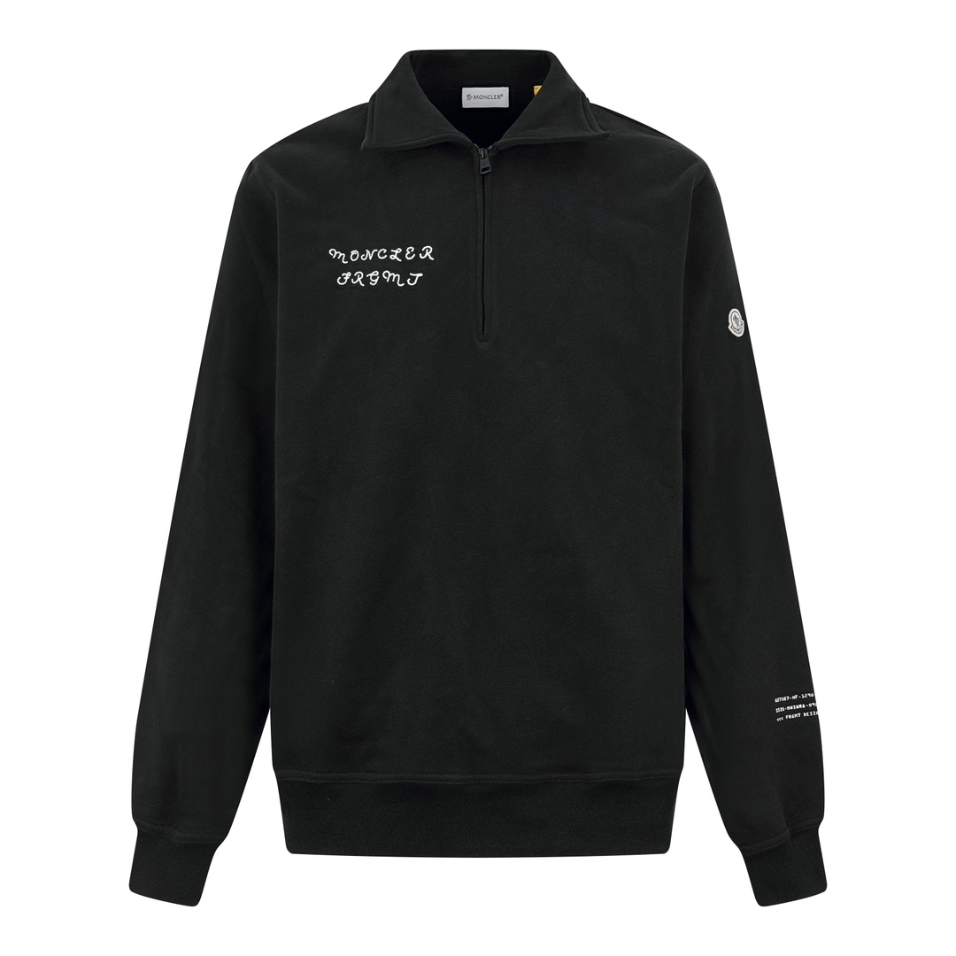 NO:506085,.Moncler x FRGMT logo zipper sweatshirt Customized soft cotton wool fabric Delicate and soft Comfortable skin Based on pure and rich black Moncler ×FRGMT Co-creation series embossing the soul and essence of both parties Embellished with chest embroidery The outline of the letters is clear and powerful, while the print on the sleeve is another lively landscape The Moncler logo is sided to highlight the brand style Half-chain opening The sense of high quality exudes from the inside out Find the perfect balance between simplicity and elaboration Craft 1: Using imported machine embroidery technology Use advanced computer control systems and precision mechanical components to achieve Moncler Genius embroidery operation High precision Fluid and delicate lines Craft 2: Using glue printing Moncler x FRGMT has been modified three times Film screen boards  Print patterns on fabrics with glue liquid paint Bake fabrics to fix printing patterns Craft 3: The fabrics are all washed and have a better texture. Not easy to deform. Not easy to shrink. Not easy to fade. Maintain long-term beauty. Accessories. Custom 1:1 Moncler embroidery mark. Custom 1:1 Moncler zipper. Custom 1:1 Moncler yellow belt. Custom 1:1 Moncler trademark. Combination. Loose style. S M L XL,,hoodie,sweatshirts,alexander wang.19860909.Moncler x FRGMT标识拉链卫衣 定制柔絮臻棉绒织料 细腻柔软 舒适贴肤 以纯粹而浓郁的黑色为基调 Moncler ×FRGMT 共创系列 凝聚着双方的灵魂与精髓 胸前刺绣为点缀 字母的轮廓清晰而有力 而手袖上的印花 则是另一番灵动的风景 Moncler徽标加以侧面 彰显品牌风范 半链启型 由内而外散发的高级感 在简约与精致间寻得完美平衡 工艺1: 采用进口机刺绣工艺 使用先进的计算机控制系统和精密的机械部件 实现Moncler Genius刺绣作业 精度高 线条流畅而细腻 工艺2: 采用胶浆印花 Moncler x FRGMT经过三次菲林网板修改 使用胶浆液体涂料在织物上打印图案 烘烤织物以固定印刷图案 工艺3: 面料都经过浇洗 手感质感更佳 不易变形 不易缩水 不易褪色 保持长久的美观 辅料 定制1:1 Moncler 绣标  定制1:1 Moncler 拉链 定制1:1 Moncler 黄皮带 定制1:1 Moncler 商标 版型 宽松版型 尺码 S M L XL,,hoodie,sweatshirts,alexander wang,Men's clothing