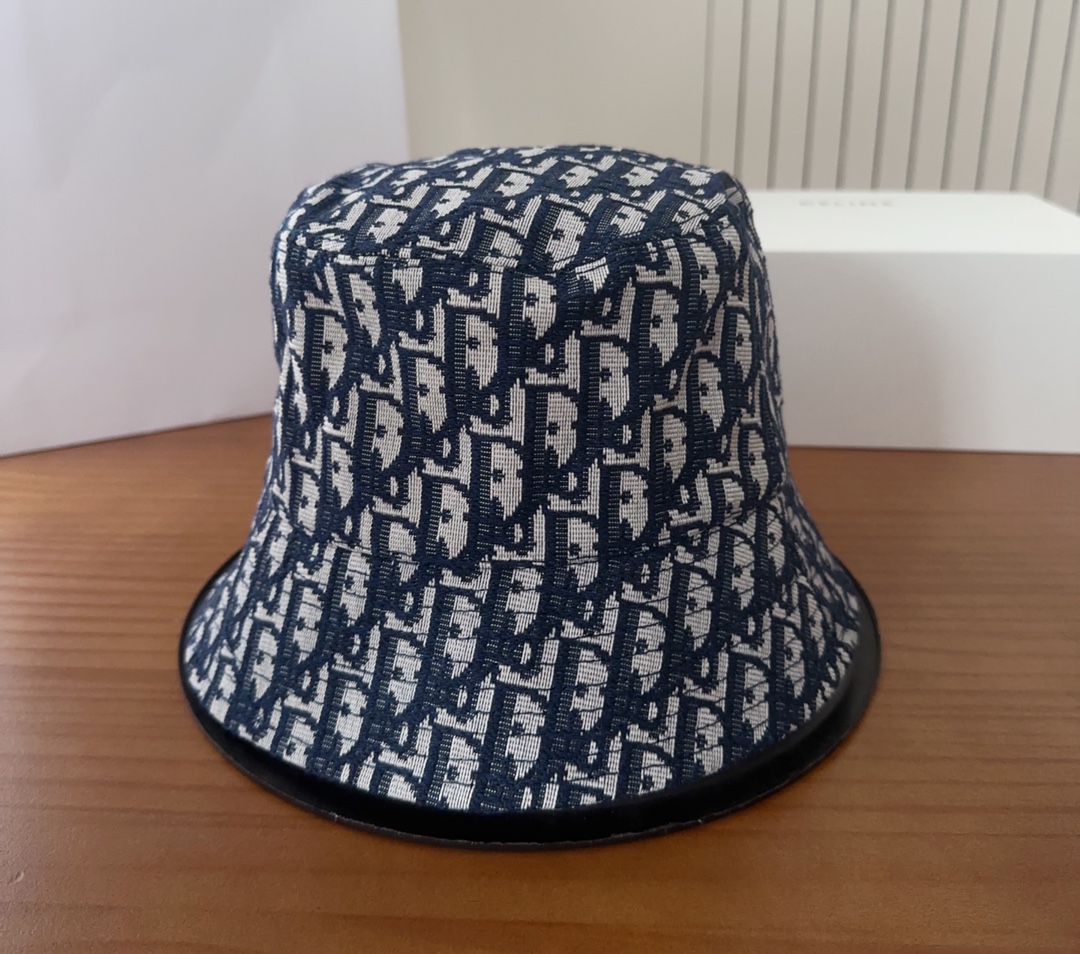 

Dior 迪奥 新款原单渔夫帽， 精致純也格调很有感觉，很酷很时尚，质量超赞