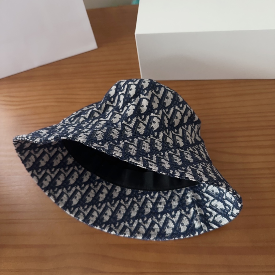 

Dior 迪奥 新款原单渔夫帽， 精致純也格调很有感觉，很酷很时尚，质量超赞