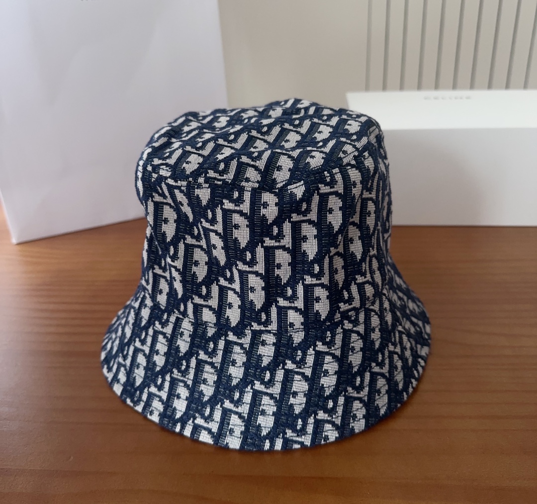 

Dior 迪奥 新款原单渔夫帽， 精致純也格调很有感觉，很酷很时尚，质量超赞